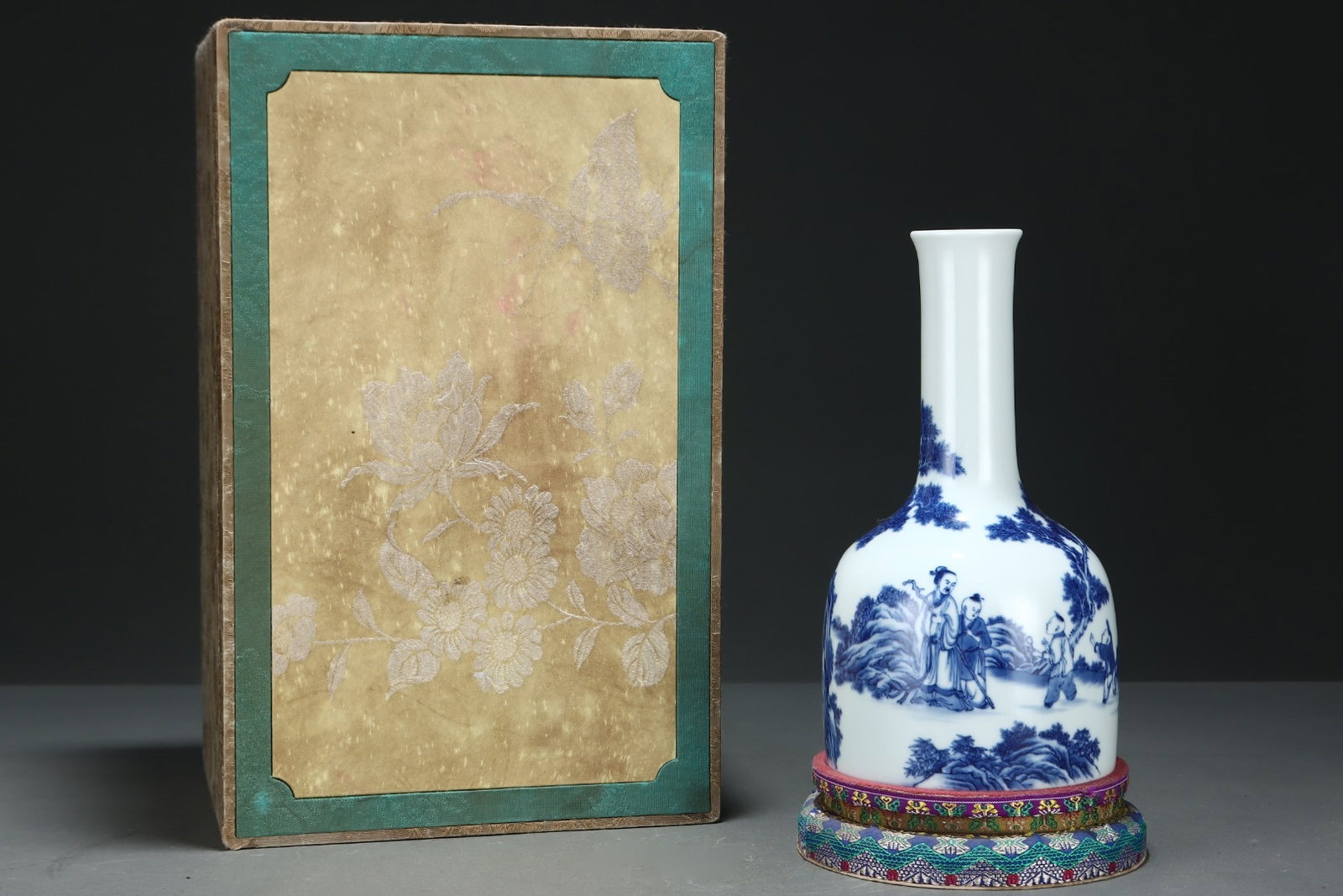 An Exquisite Blue and White Landscape and Figure Pattern Vase: An Exquisite Blue and White Landscape and Figure Pattern Vase,Qing Dynasty,China,Yongzheng Six-character Mark,Size:9.6inx5.1in 青花山水人物纹瓶,中