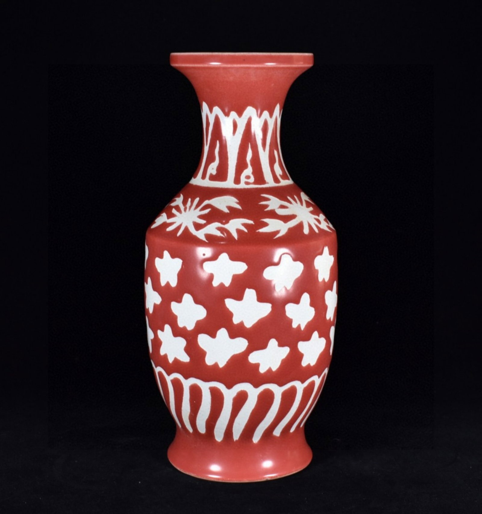 A Rare Red Glazed Flower Pattern Vase - 3