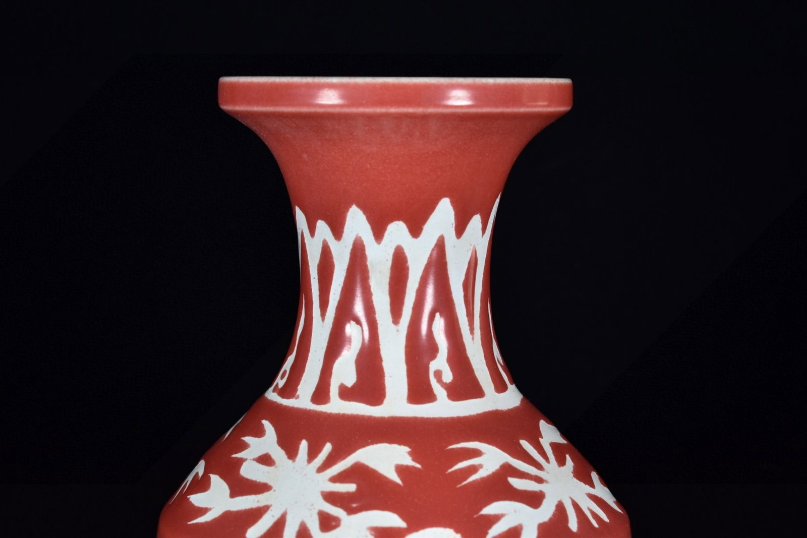 A Rare Red Glazed Flower Pattern Vase - 5