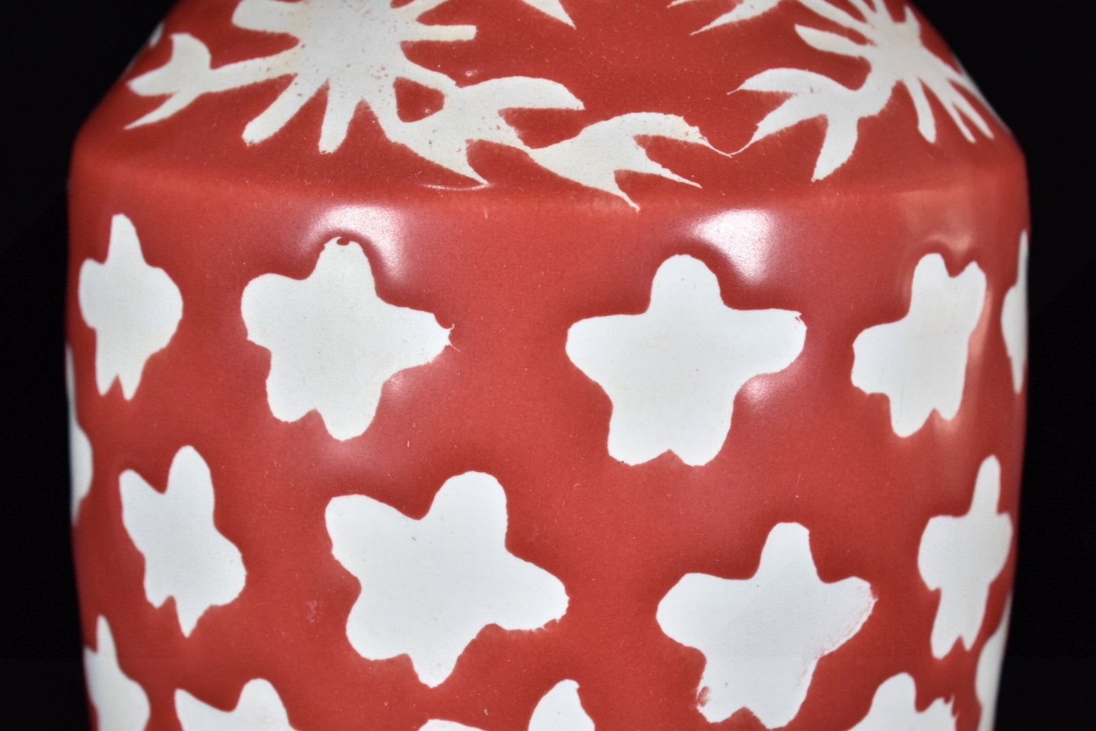 A Rare Red Glazed Flower Pattern Vase - 6