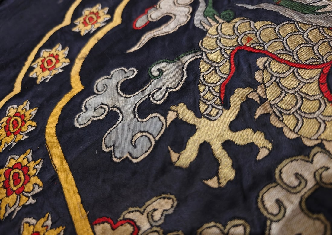 An exquisite dragon pattern brocade - 6