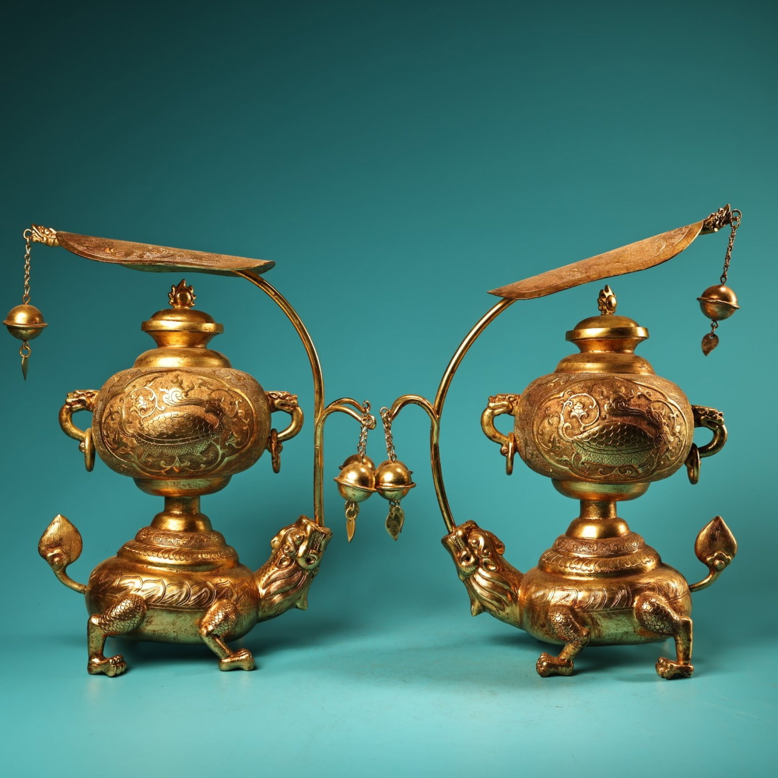 A Pair of Exquisite Gilt Bronze Beast Pattern Beast Palace Lanterns (1 of 10)