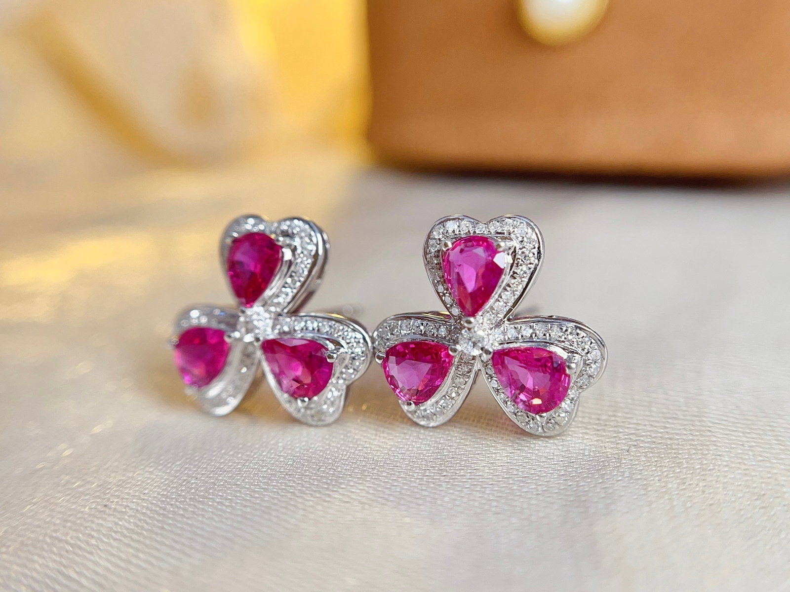 A Pair of Exquisite 18k Gold Inlaid 2.50ct Natural Ruby Earrings,Inlaid Diamond: A Pair of Exquisite 18k Gold Inlaid 2.50ct Natural Ruby Earrings,Inlaid Diamond,Total Weight:2.54g 一对18k金镶 2.50ct 天然红宝石耳钉,&