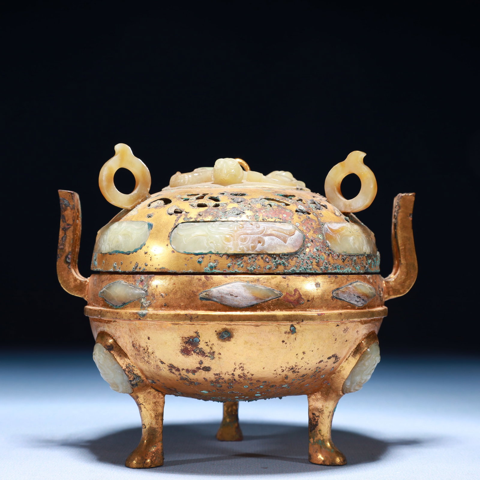 An Exquisite Gilt Bronze Inlaid White Jade Beast-Face Pattern Double-Ears and Tripod Censer: An Exquisite Gilt Bronze Inlaid White Jade Beast-Face Pattern Double-Ears and Tripod Censer,the Warring States period in China,Size:5.5inx4.7inx5.1in,Weight:800g 铜鎏金嵌௙