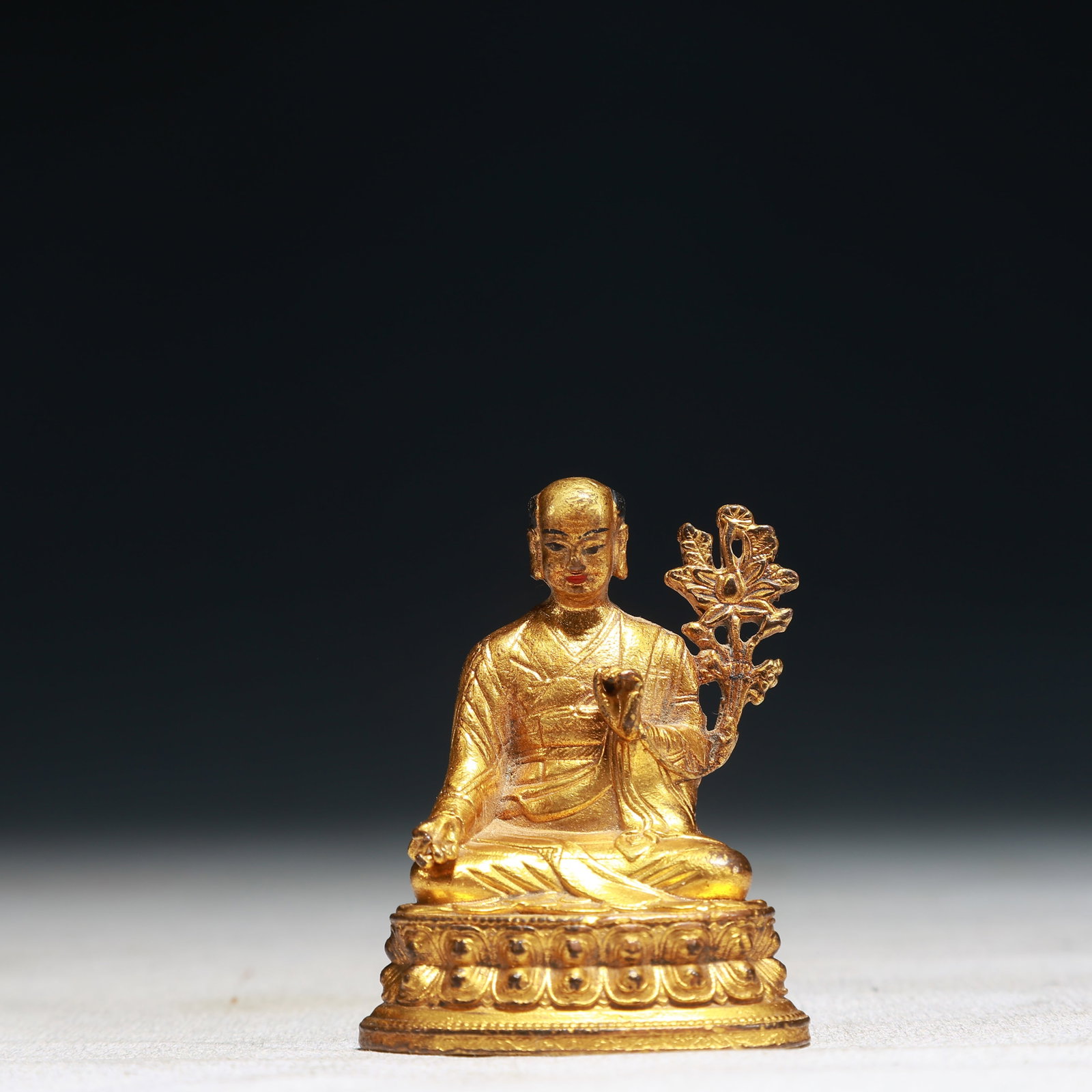 A Solemn Gilt Bronze Statue of Medicine Buddha: A Solemn Gilt Bronze Statue of Medicine Buddha,Qing Dynasty,China,Size:1.8inx1.2inx2.2in,Weight:100g 铜鎏金药师佛像,中国清代