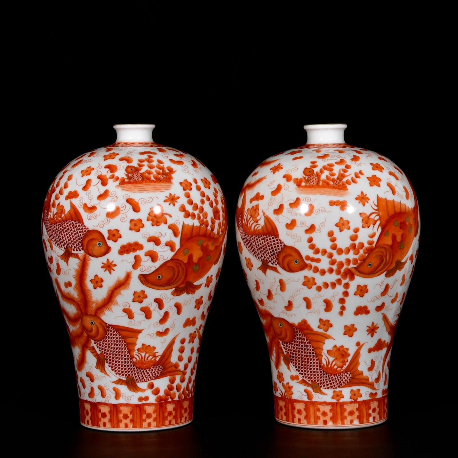A Pair of Rare Iron-Red Painted Gold Hornwort Pattern Vases: A Pair of Rare Iron-Red Painted Gold Hornwort Pattern Vases,Qing Dynasty,China,Yongzheng Six-character Mark,Size:12.8inx8.3in 一对矾红釉描金鱼藻&#