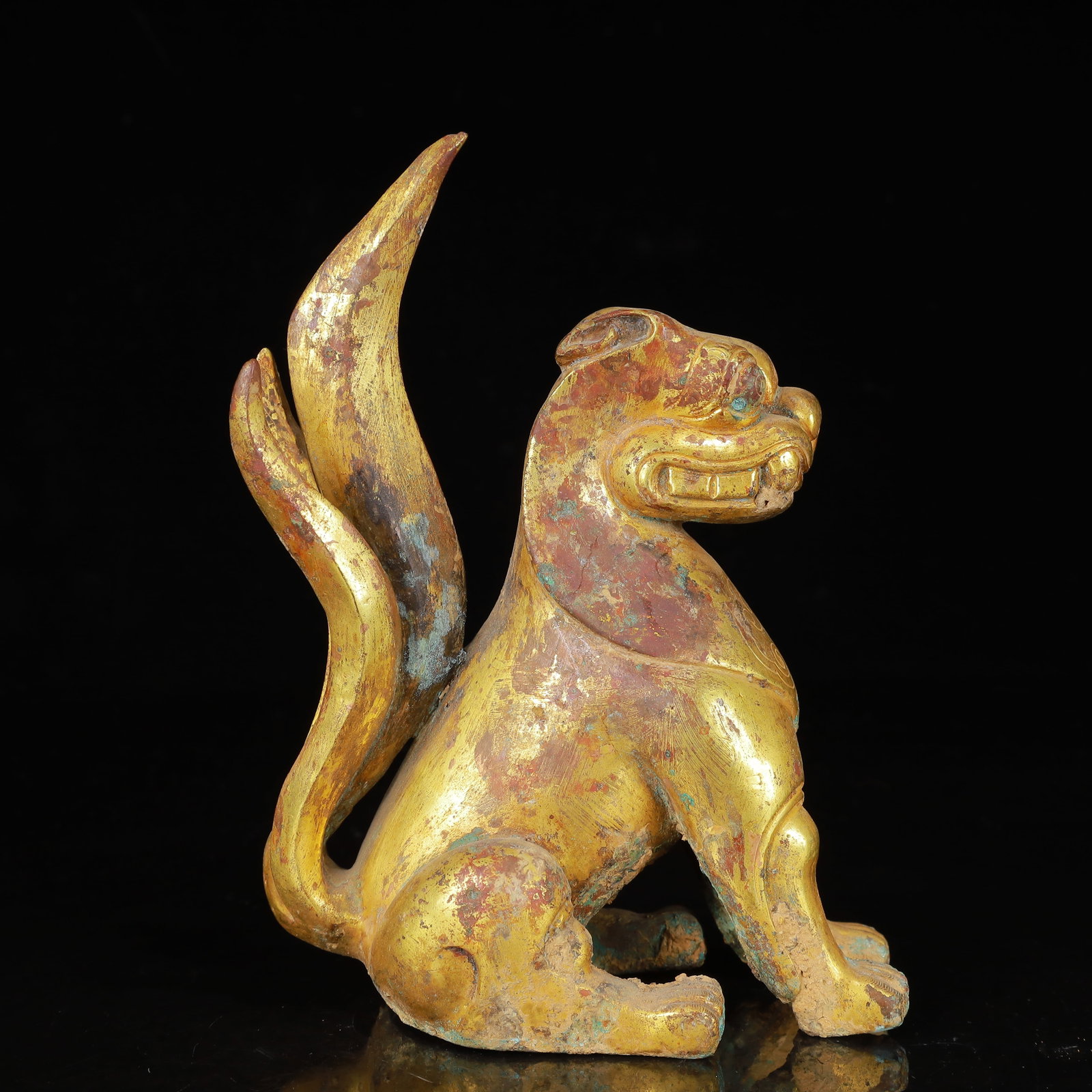 An Exquisite Gilt Bronze Auspicious Beast Ornament: An Exquisite Gilt Bronze Auspicious Beast Ornament,Qing Dynasty,China,Size:4.7inx2.8inx6.7in,Weight:1002g 铜鎏金瑞兽摆件,中国清代