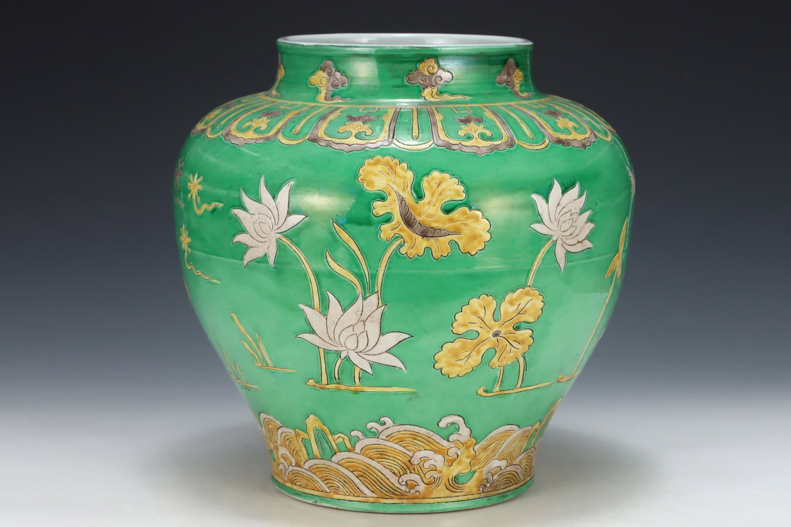 A Rare Biscuit Lotus Pattern Jar - 3