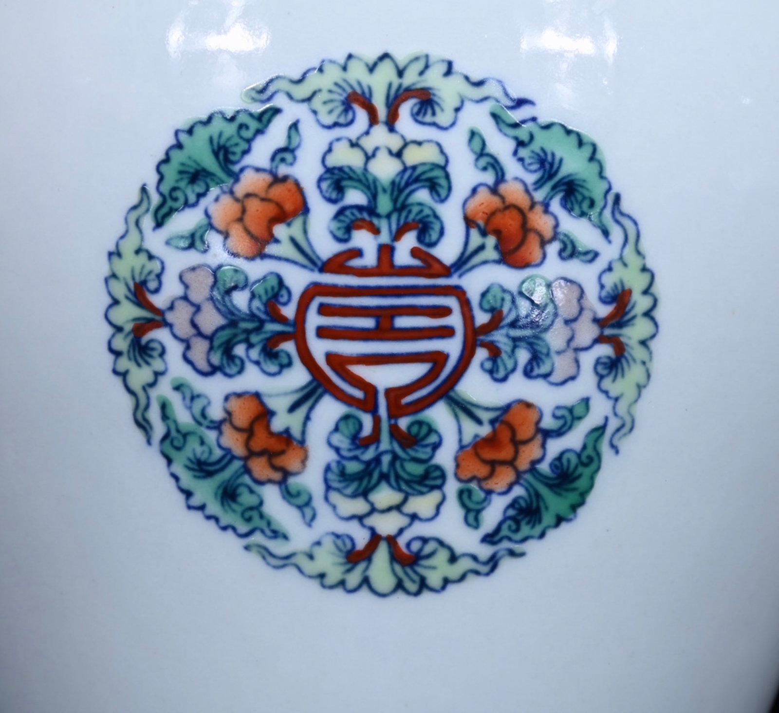 An Exquisite Doucai Flower Pattern Vase - 6