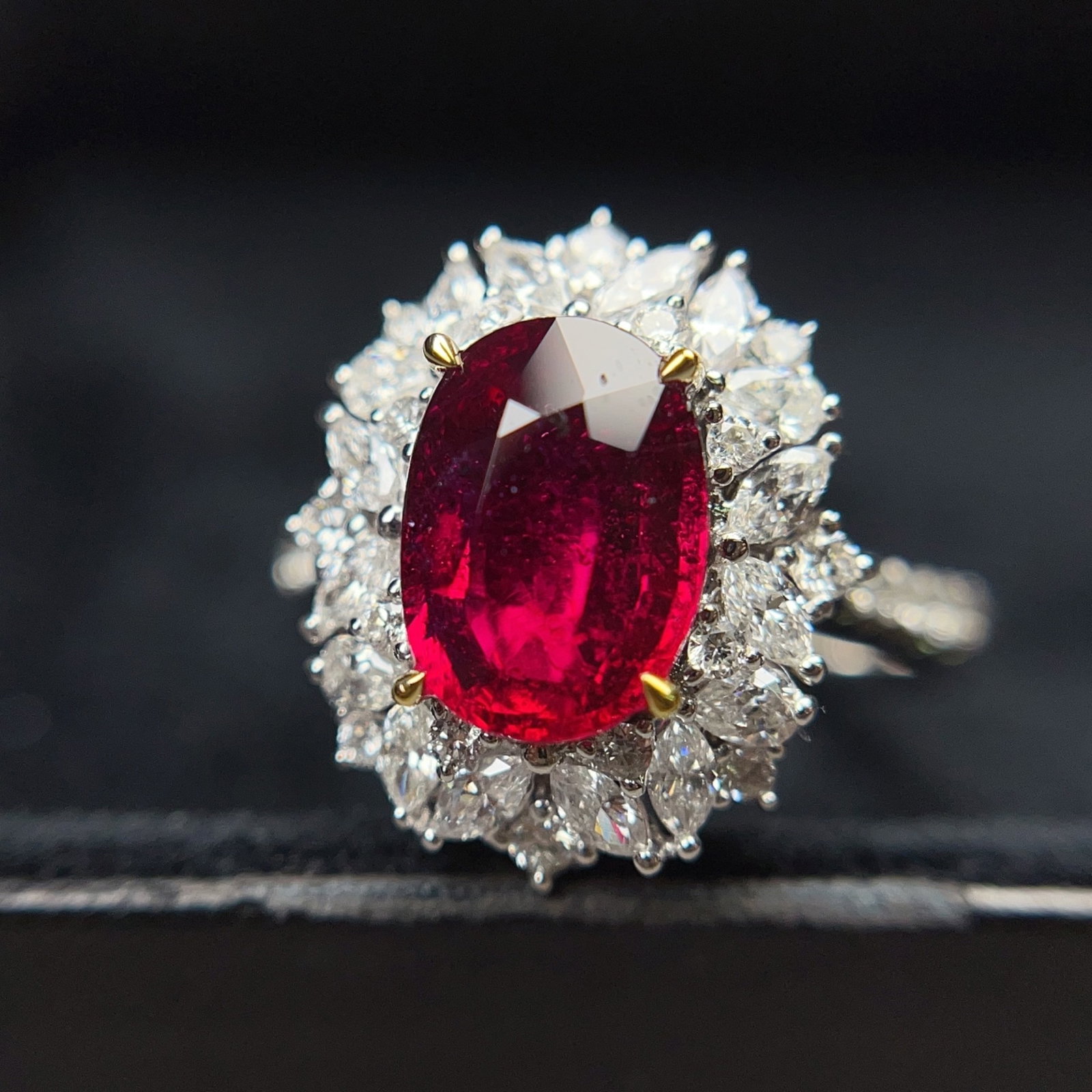 A Exquisite 18k Gold Inlaid 2.55ct Natural Ruby and 1.066ct Diamond Ring: A Exquisite 18k Gold Inlaid 2.55ct Natural Ruby and 1.066ct Diamond Ring,Total Weight:6.13g 18k金镶 2.55ct 天然红宝石和 1.066ct