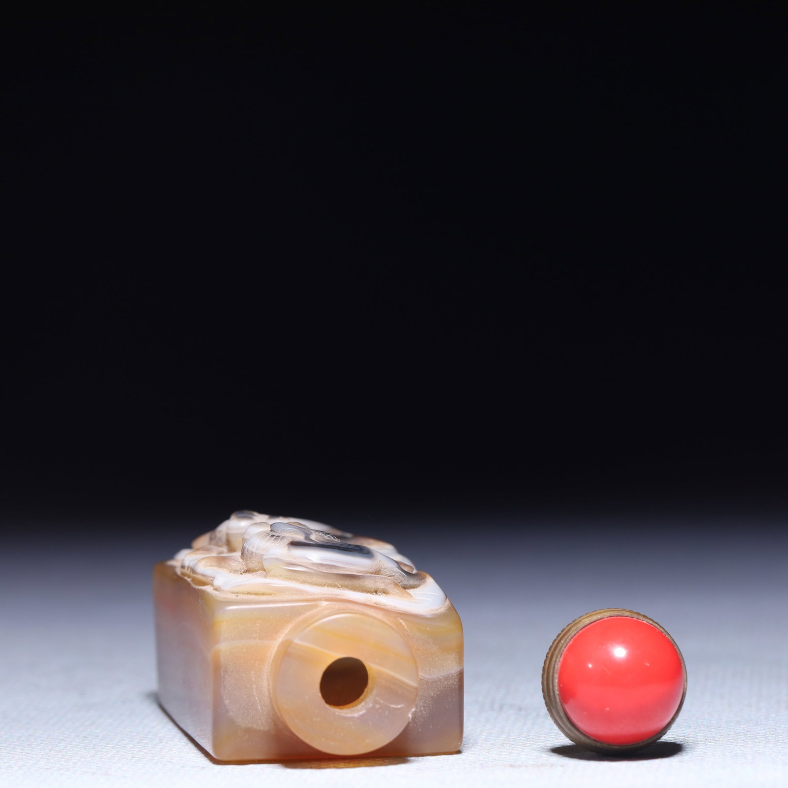 An Exquisite Agate Fish Pattern Snuff Bottle - 6