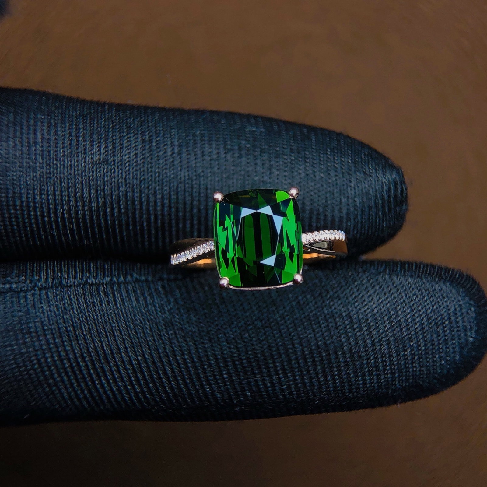 3.97Ctw Sterling Silver-Gold Plated Inlaid Natural Tourmaline Ring: 3.97Ctw Sterling Silver-Gold Plated Inlaid Natural Tourmaline Ring,Size:9.5mmx8.5mm 3.97Ctw纯银镀金嵌天然碧玺戒指