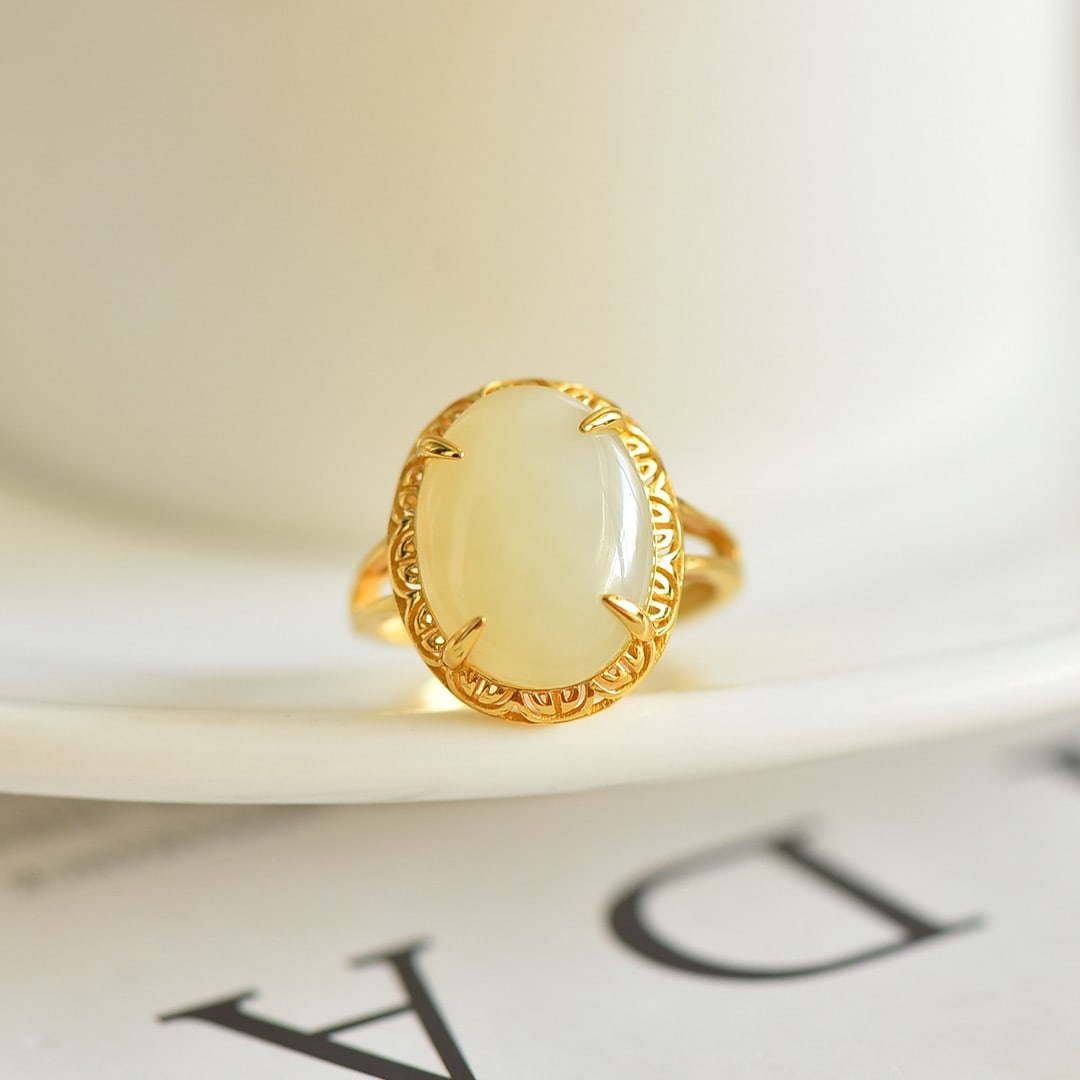 An Exquisite Sterling Silver-Gold Plated Inlaid White Jade Ring: An Exquisite Sterling Silver-Gold Plated Inlaid White Jade Ring,Size:12mmx16mm 纯银镀金镶白玉戒指