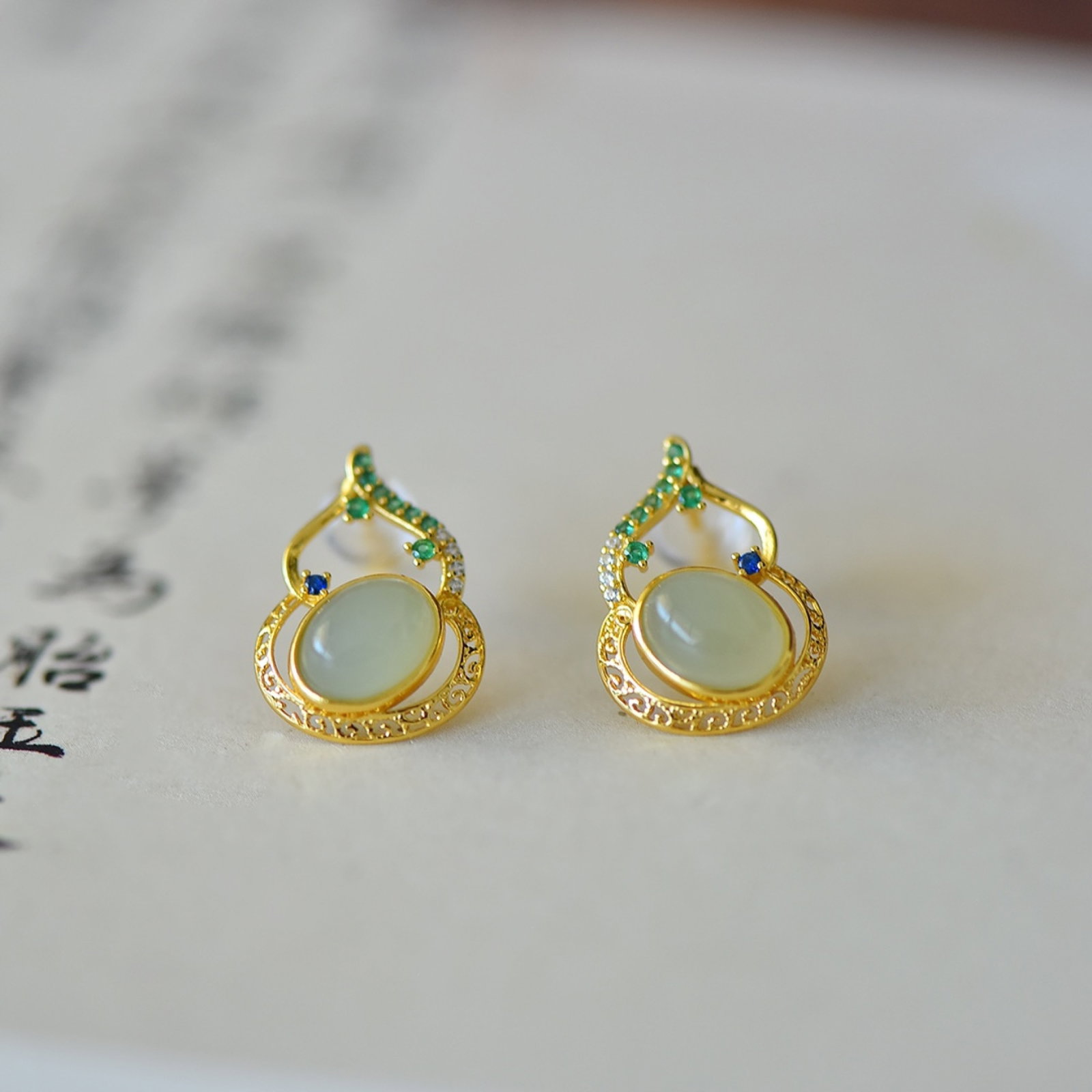 A Pair of Exquisite Sterling Silver-Gold Plated Inlaid White Jade Gourd Earrings,Inlaid Diamond: A Pair of Exquisite Sterling Silver-Gold Plated Inlaid White Jade Gourd Earrings,Inlaid Diamond,Size:6mmx8mm 一对纯银镀金镶白玉葫芦
