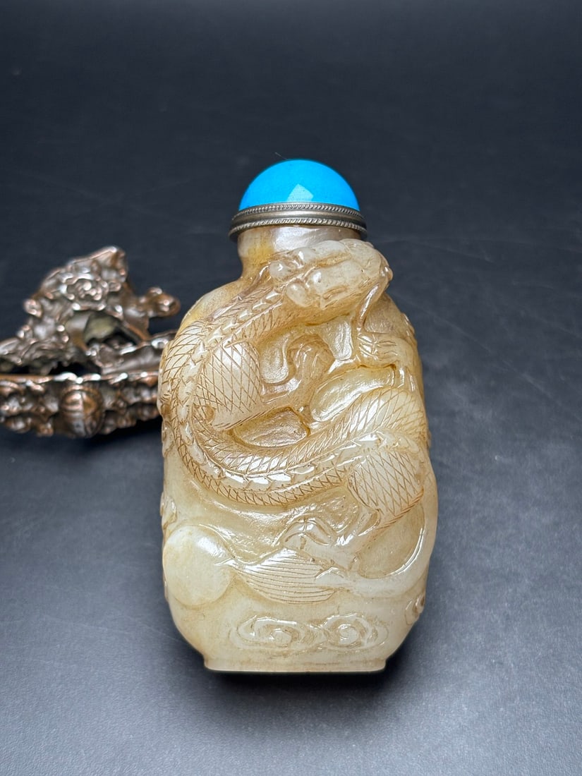 An Exquisite White Jade Auspicious Cloud and Dragon Pattern Snuff Bottle (1 of 7)