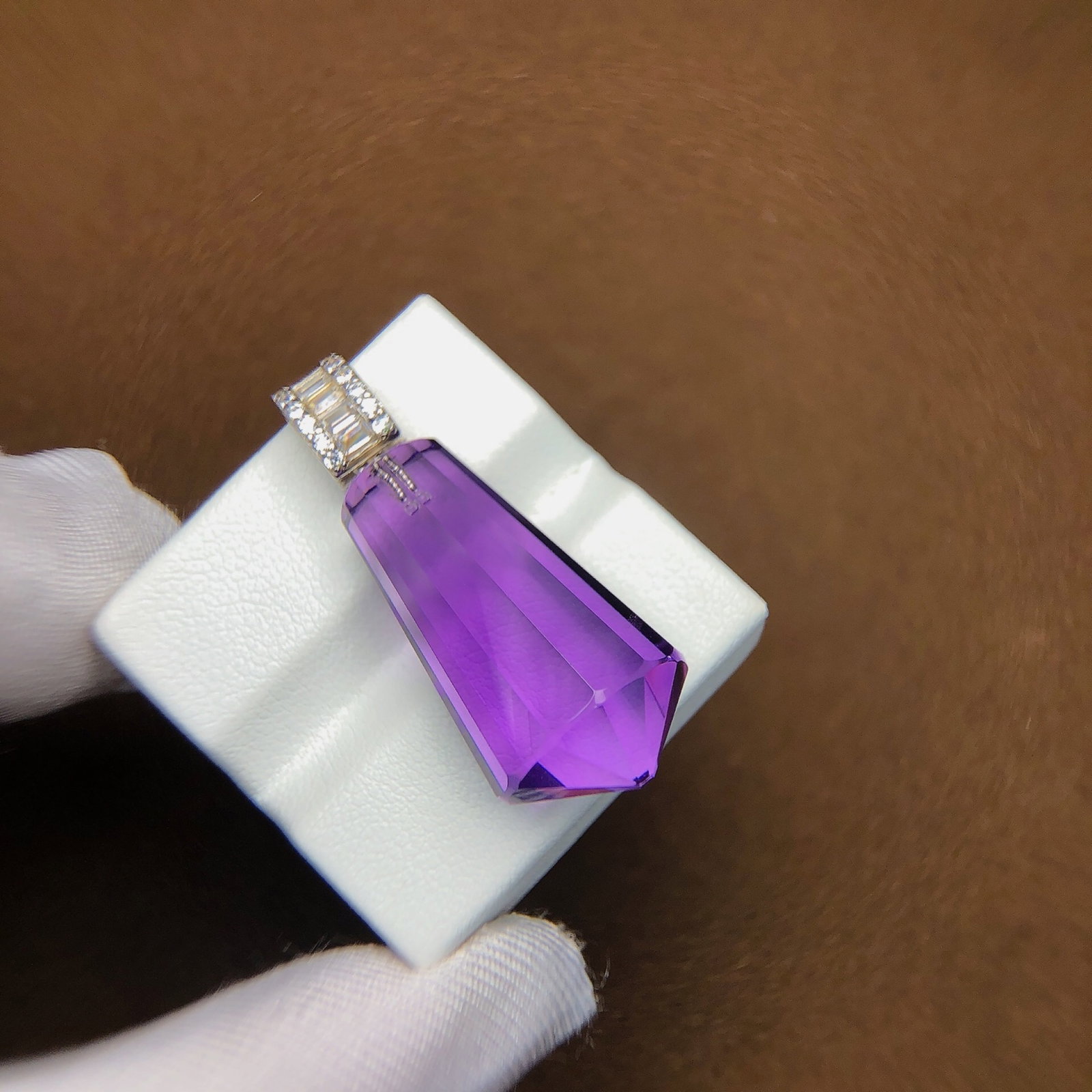 An Exquisite Natural Amethyst Necklace: An Exquisite Natural Amethyst Necklace,Size:35mmx14mm,Weight:6.5g 6.5g天然紫水晶项链