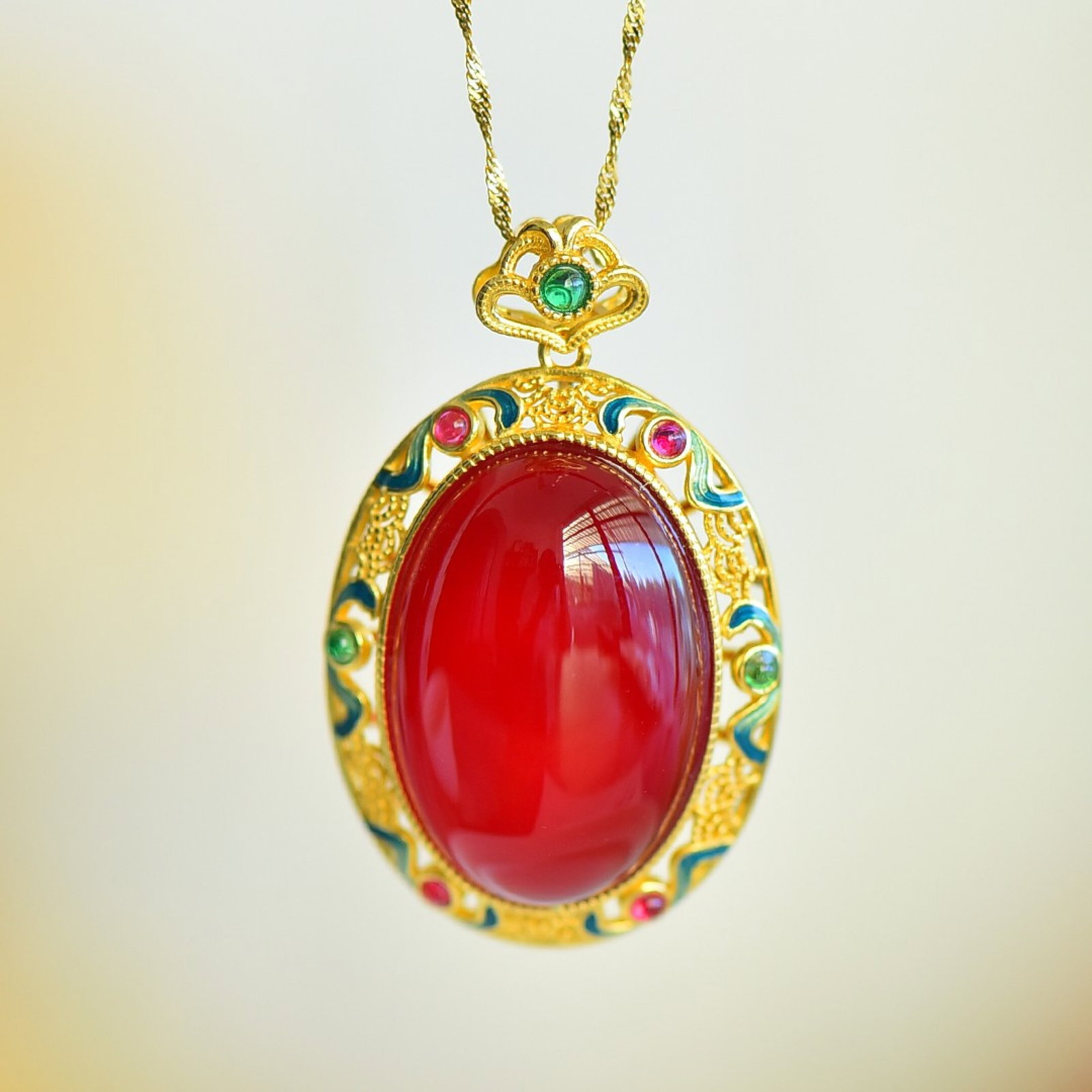 An Exquisite Sterling Silver-Gold Plated Inlaid Red Agate Necklace,Inlaid Gems: An Exquisite Sterling Silver-Gold Plated Inlaid Red Agate Necklace,Inlaid Gems,Size:20mmx30mm 纯银镀金镶红玛瑙项链,嵌宝石