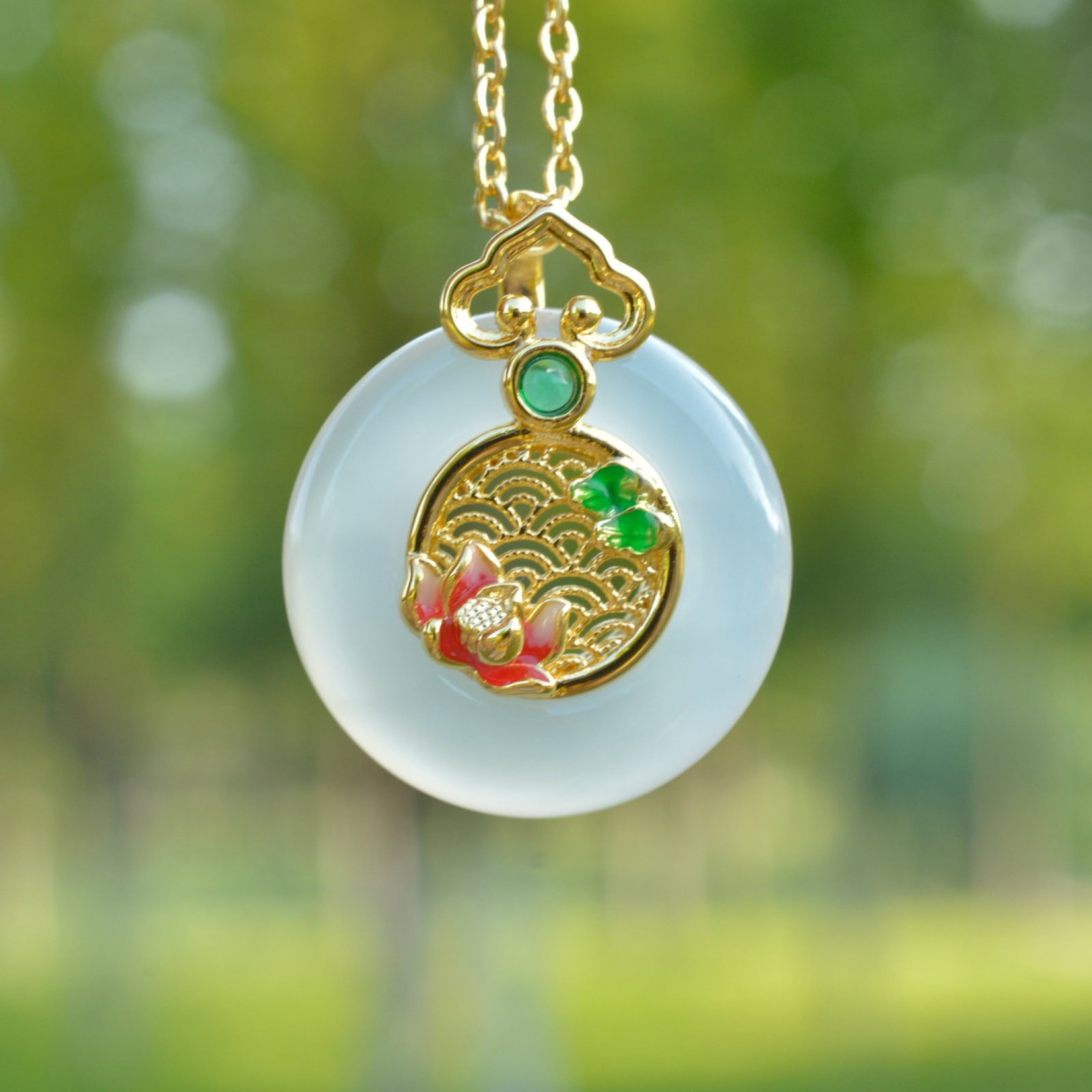 An Exquisite Enamel Pendant: An Exquisite Enamel Pendant,Size:20mmx20mm 珐琅吊坠