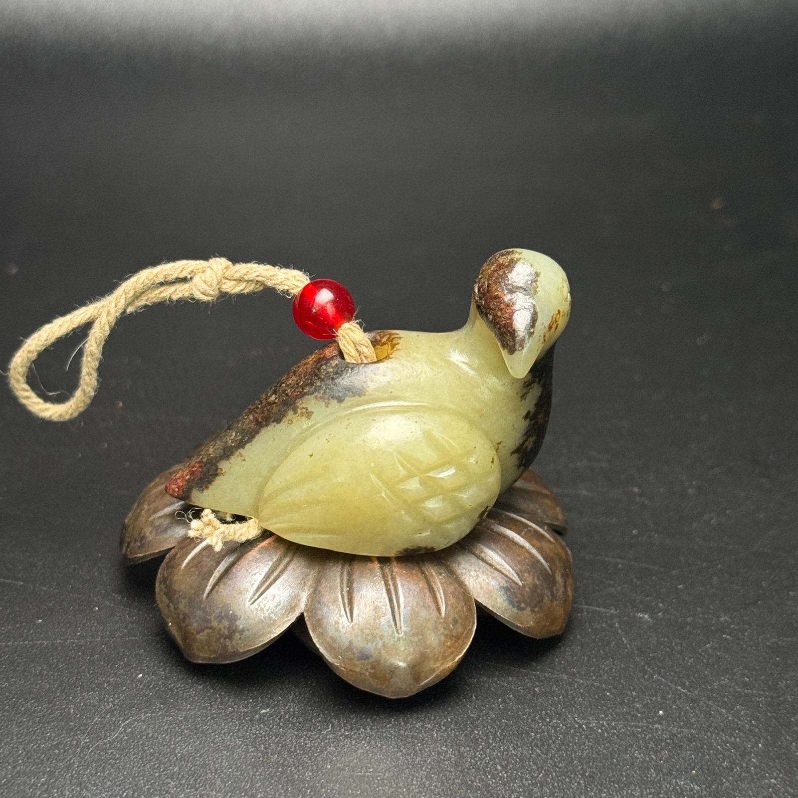An Exquisite White Jade Bird Pendant: An Exquisite White Jade Bird Pendant,Qing Dynasty,China,Size:50mmx38mmx33mm,Weight:54g 白玉鸟挂件,中国清代