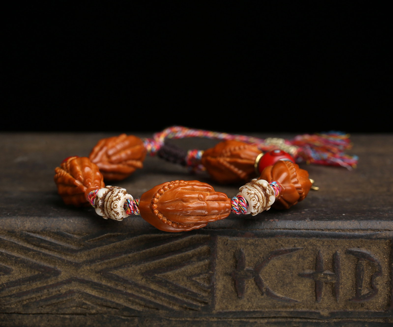 An Exquisite Olive Pit Bergamot Pattern Bracelets - 3