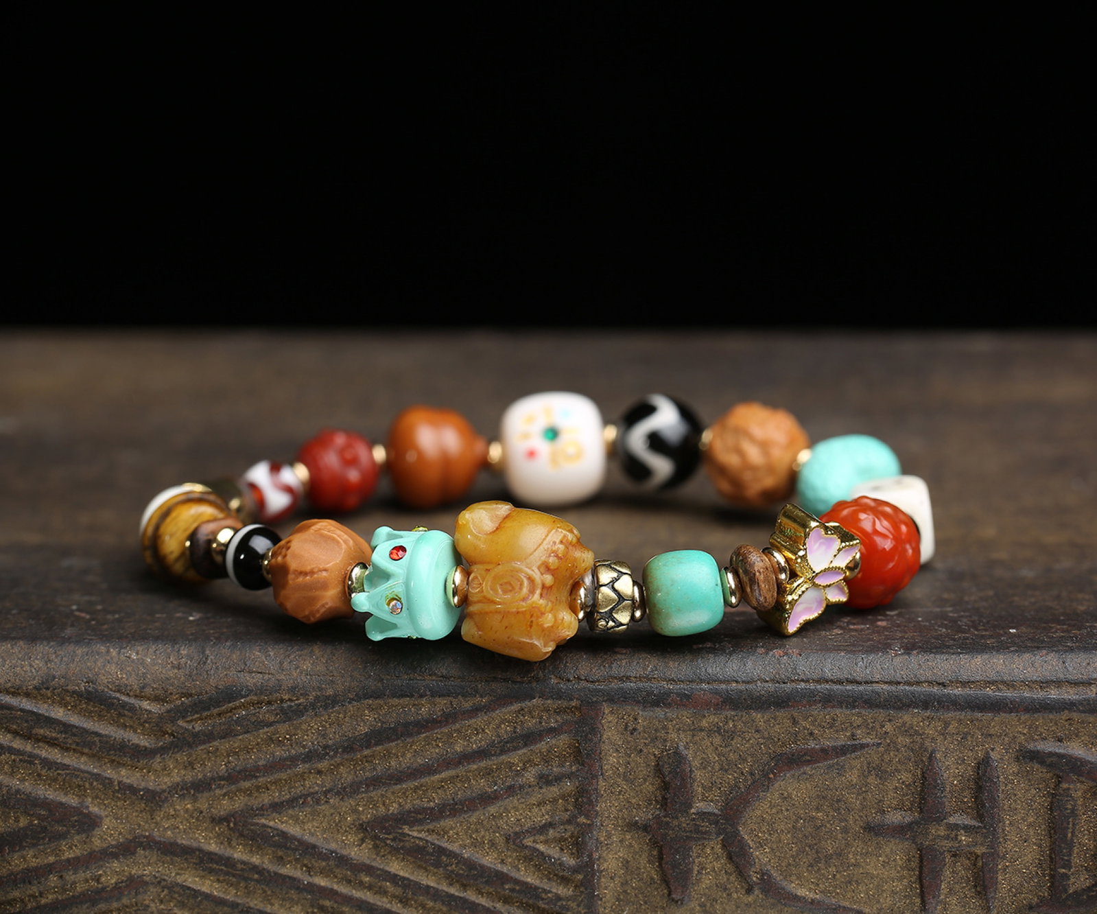 An Exquisite Multi-Gem Bracelets - 4