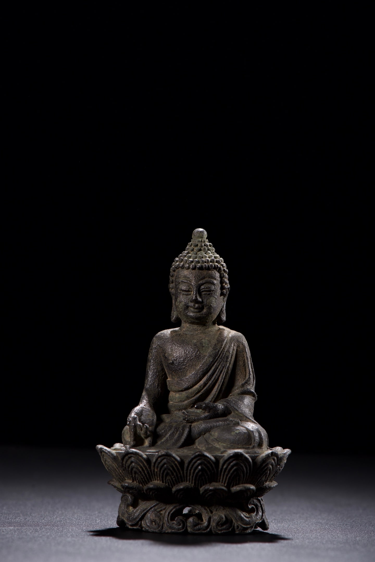 An Exquisite Copper Buddha Statue: An Exquisite Copper Buddha Statue,Qing Dynasty,China,Size:4.7inx3.1inx2.4in,Weight:450g,铜佛像,中国清代
