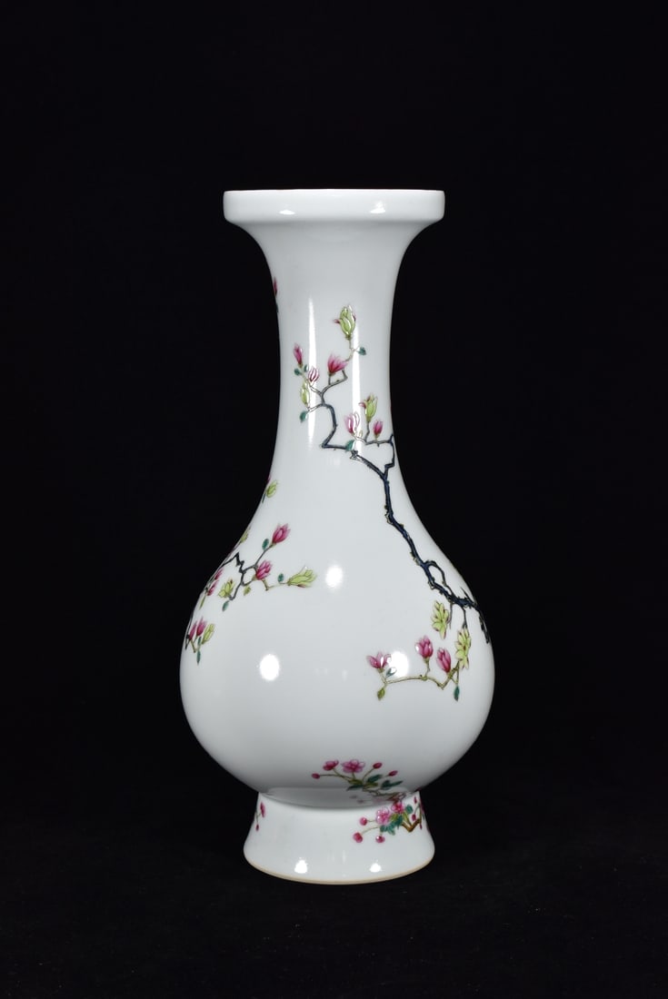 An Exquisite Enamel Flower Pattern Vase - 4