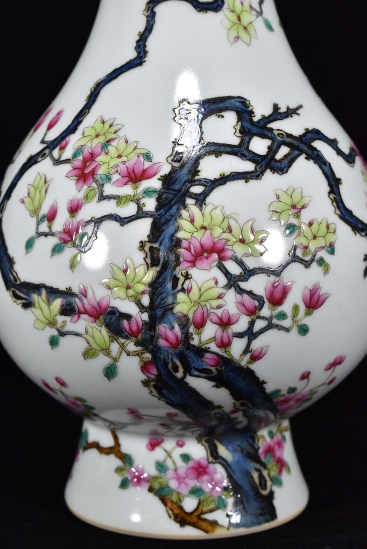 An Exquisite Enamel Flower Pattern Vase - 5