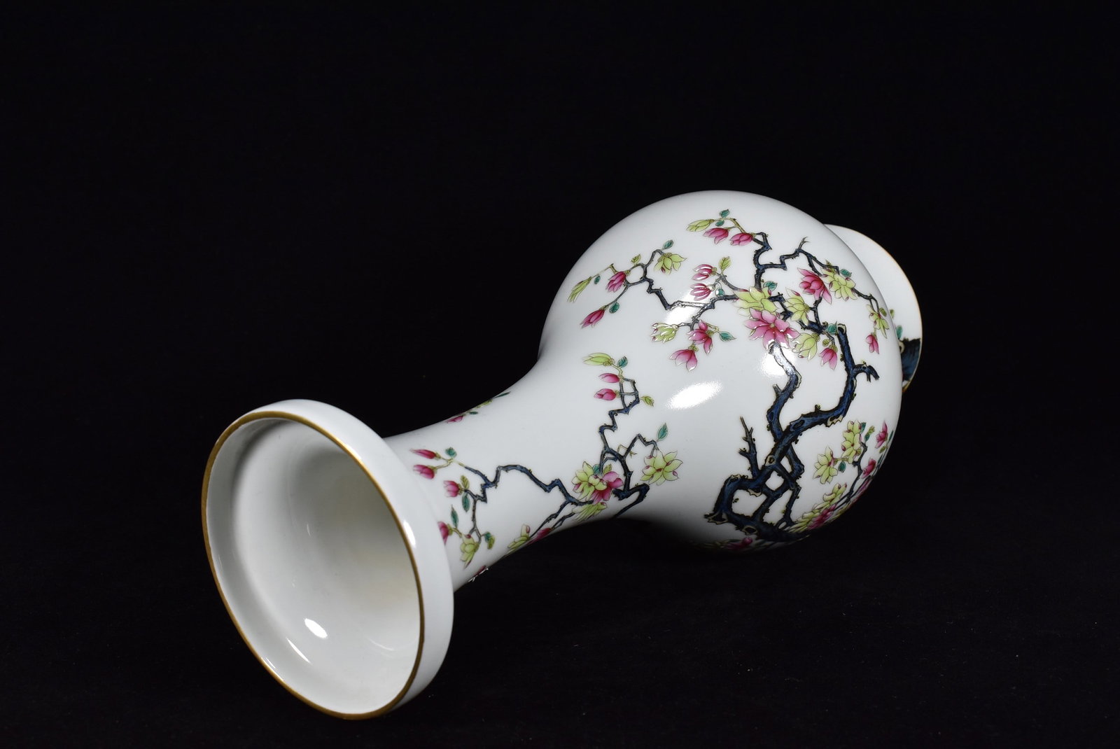 An Exquisite Enamel Flower Pattern Vase - 7