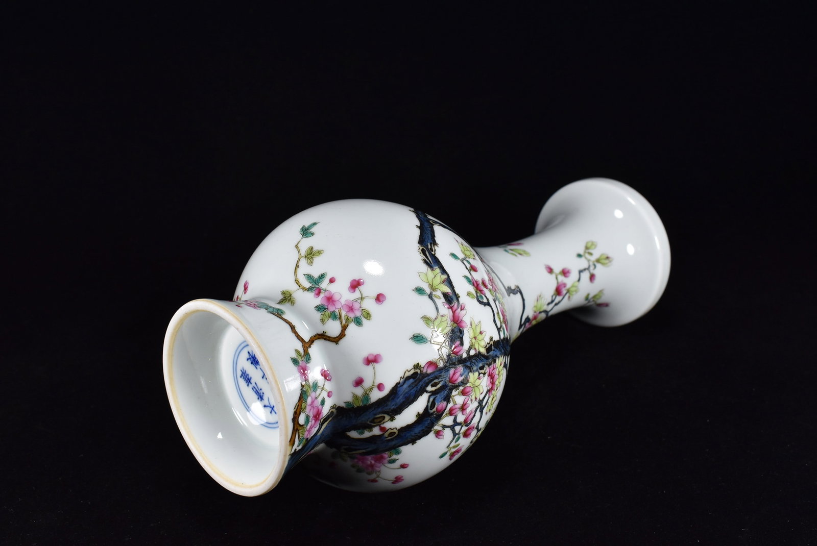 An Exquisite Enamel Flower Pattern Vase - 8