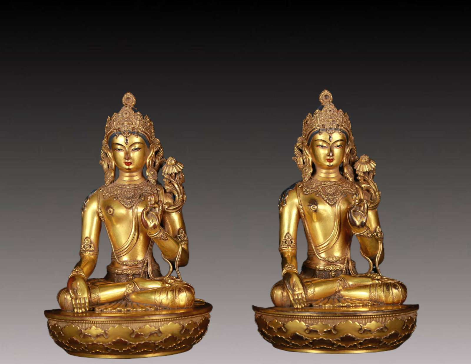 A Pair of Gilt Bronze Statue of Avalokitesvara: A Pair of Gilt Bronze Statue of Avalokitesvara,Ming Dynasty,China,Size:3.7inx5.9in,Total Weight:1355g 铜鎏金观音像一对,明代