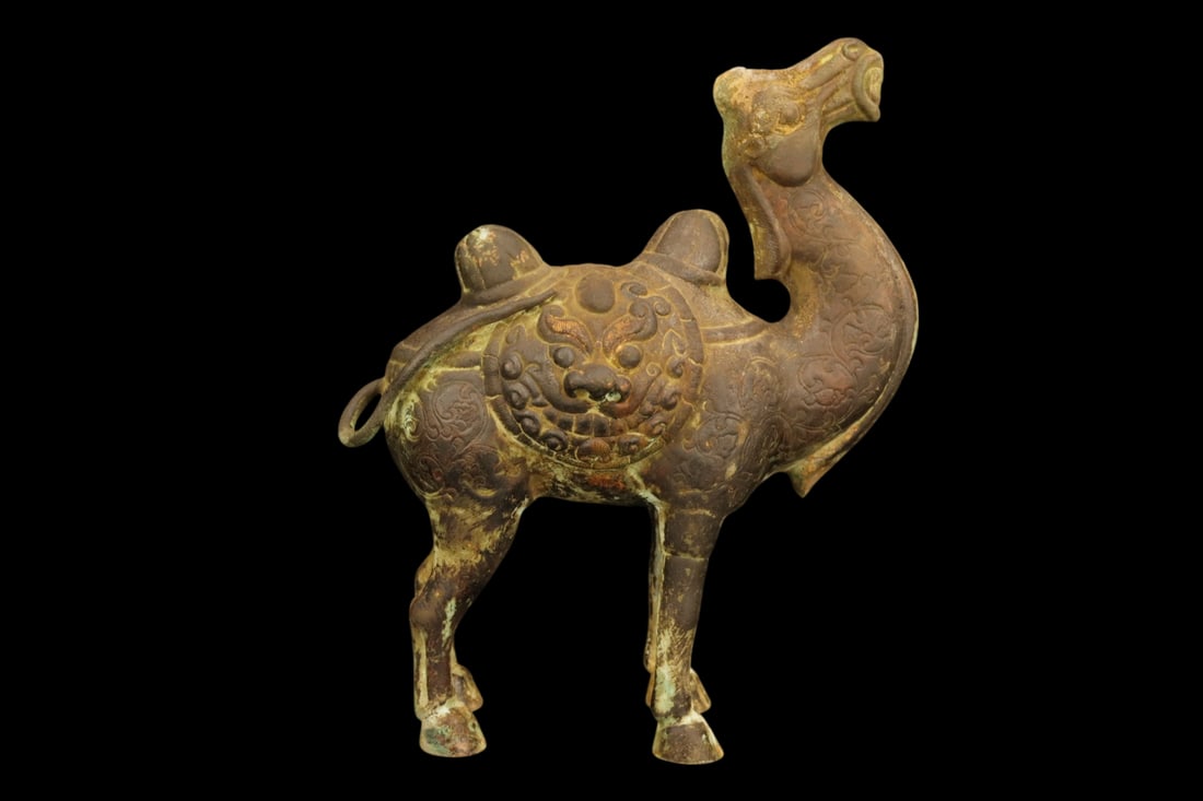 An Exquisite Copper Camel Ornament: An Exquisite Copper Camel Ornament,Qing Dynasty,China,Size:7.9inx3.9inx9.4in,Weight:1157g,铜骆驼摆件,中国清代