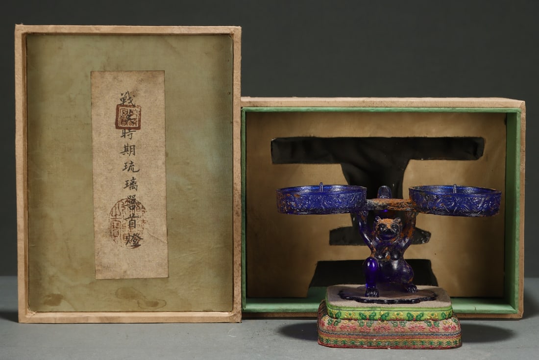 An Exquisite Glass Bear Candlestick: An Exquisite Glass Bear Candlestick,Han Dynasty, China,Size:3.7inx6.9in,琉璃熊形烛台,中国汉代