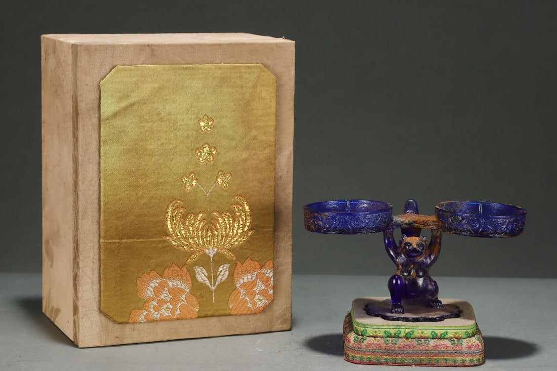An Exquisite Glass Bear Candlestick - 2