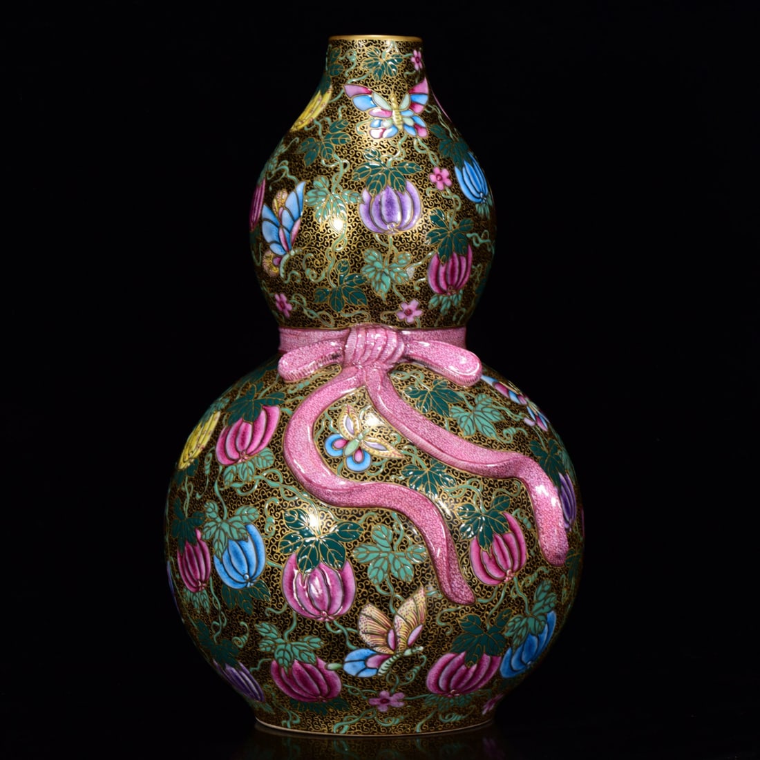 An Exquisite Famille-Rose Painted Gold Melon and Fruit Pattern Gourd Vase: An Exquisite Famille-Rose Painted Gold Melon and Fruit Pattern Gourd Vase,Qing Dynasty,China,with Yongzheng Four-character Mark,Size:12.6inx7.1in,粉彩描金瓜果ಬ