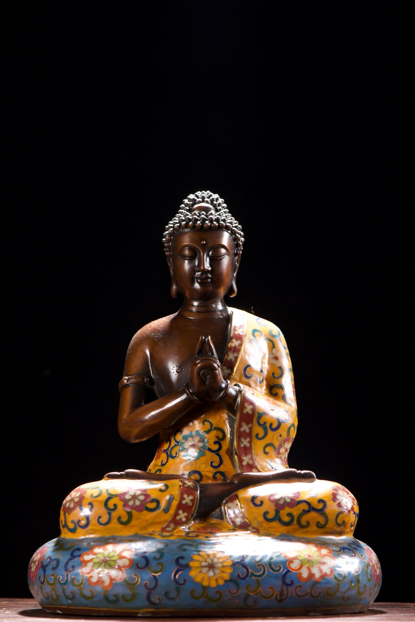 An Exquisite Cloisonne Lotus Pattern Statue of Mah??vairocana: An Exquisite Cloisonne Lotus Pattern Statue of Mahāvairocana,Qing Dynasty,China,Size:11.8inx9.4inx7.1in,Weight:3855g,景泰蓝缠枝莲纹大日ࣳ