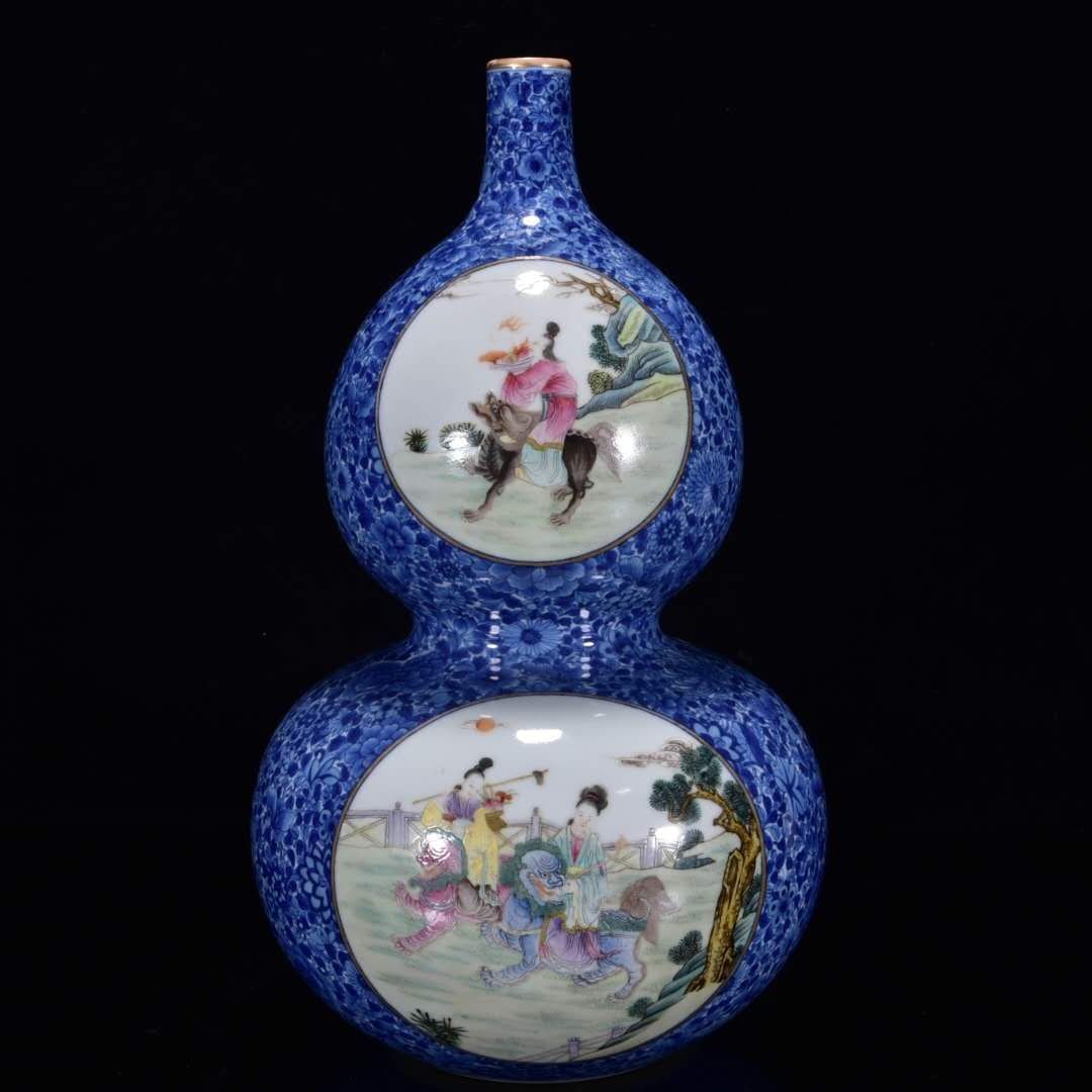 An Exquisite Blue and White Famille-Rose Character and Story Pattern Gourd Vase: An Exquisite Blue and White Famille-Rose Character and Story Pattern Gourd Vase,Qing Dynasty,China,with Qianlong Six-character