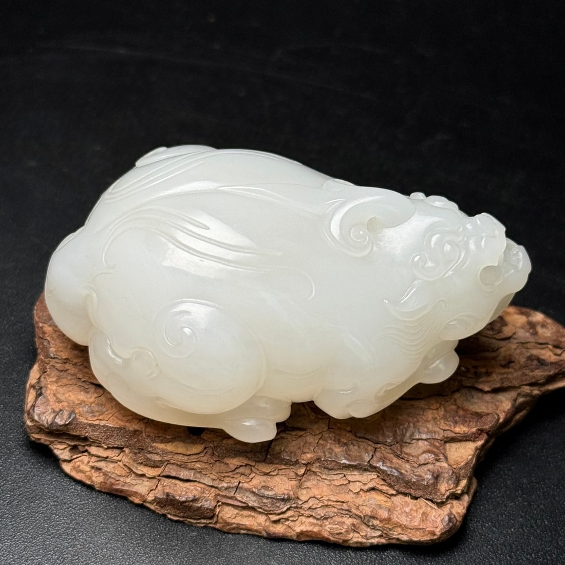 An Exquisite White Jade Wealth-Attracting Creature Ornament: An Exquisite White Jade Wealth-Attracting Creature Ornament,Qing Dynasty,China,Size:3inx2inx1.3in,Weight:166g,白玉貔貅摆件,中国清代