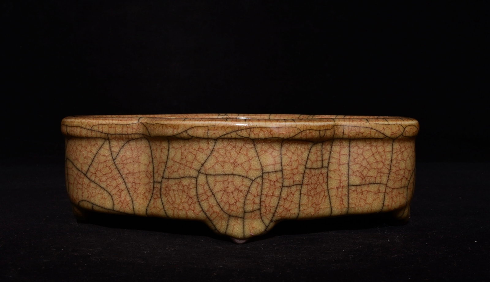 An Exquisite Ge yao Brush Washer,: An Exquisite Ge yao Brush Washer,Song Dynasty, China,With Mark,Size:2.4inx7.7in哥窑笔洗