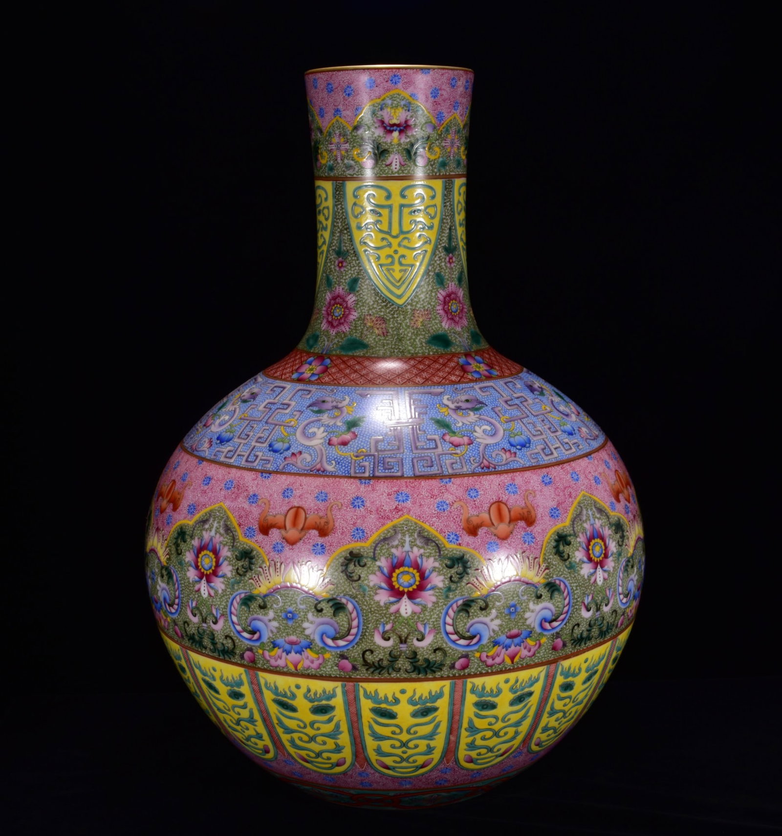 An Exquisite Enamel Bats and Peach Pattern Painted Gold Vase: An Exquisite Enamel Bats and Peach Pattern Painted Gold Vase,Qing Dynasty,China,with Qianlong Six-character