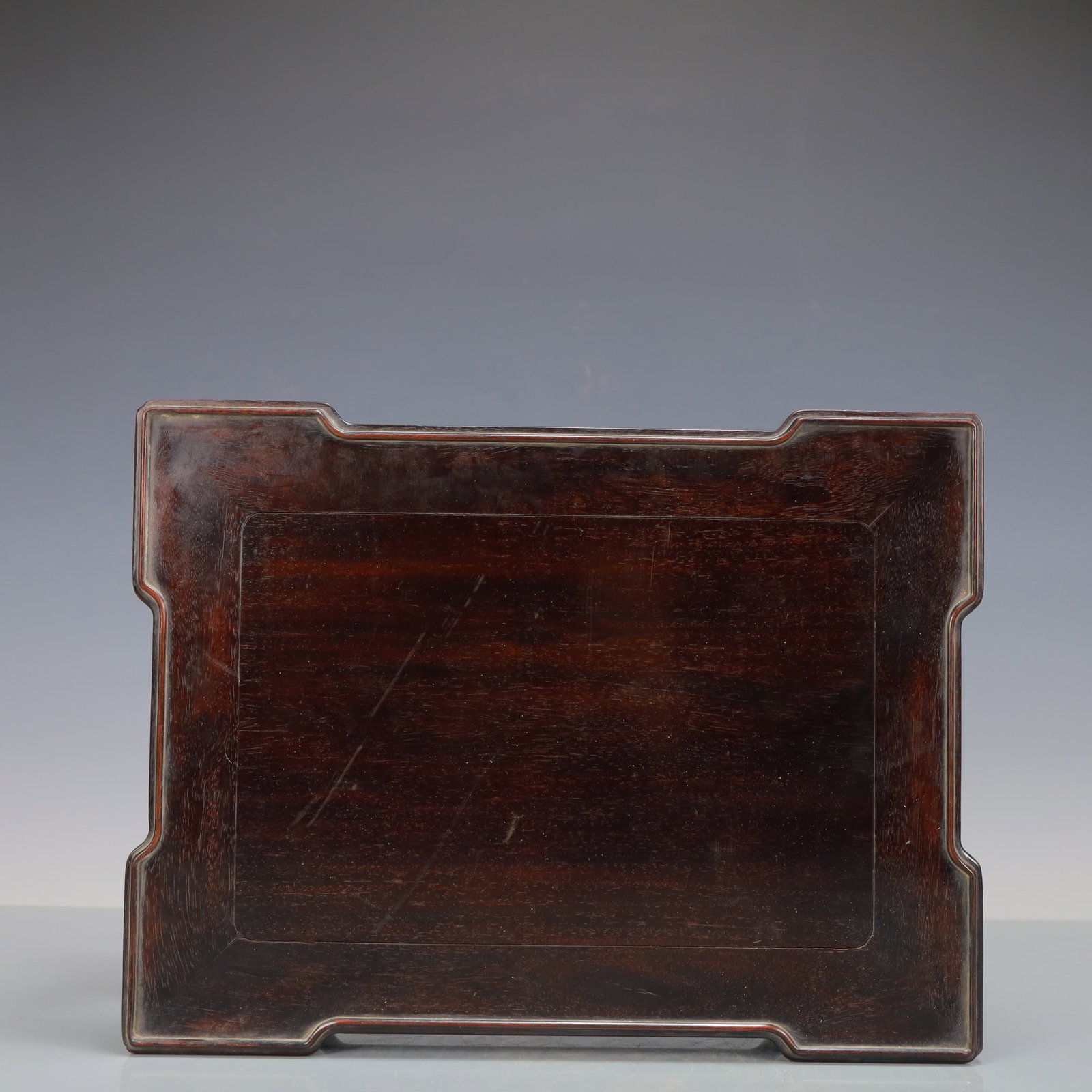 An Exquisite Zitanwood Table: An Exquisite Zitanwood Table,Qing Dynasty,China,Size:14.1inx10.8inx5.3in,Weight:2000g,紫檀木桌子,中国清代