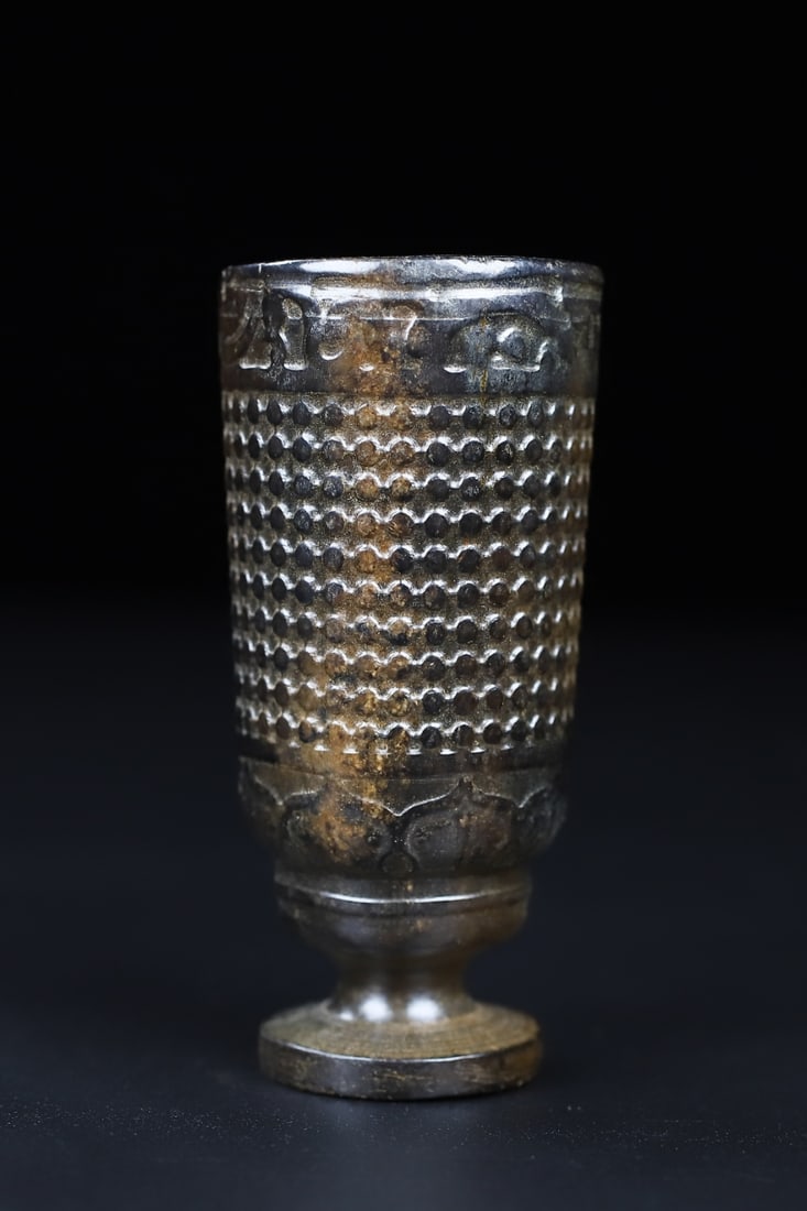 An Exquisite White Jade Cup: An Exquisite White Jade Cup,Han Dynasty,China,Size:2.4inx1.2in,Weight:64.7g,白玉杯,中国汉代