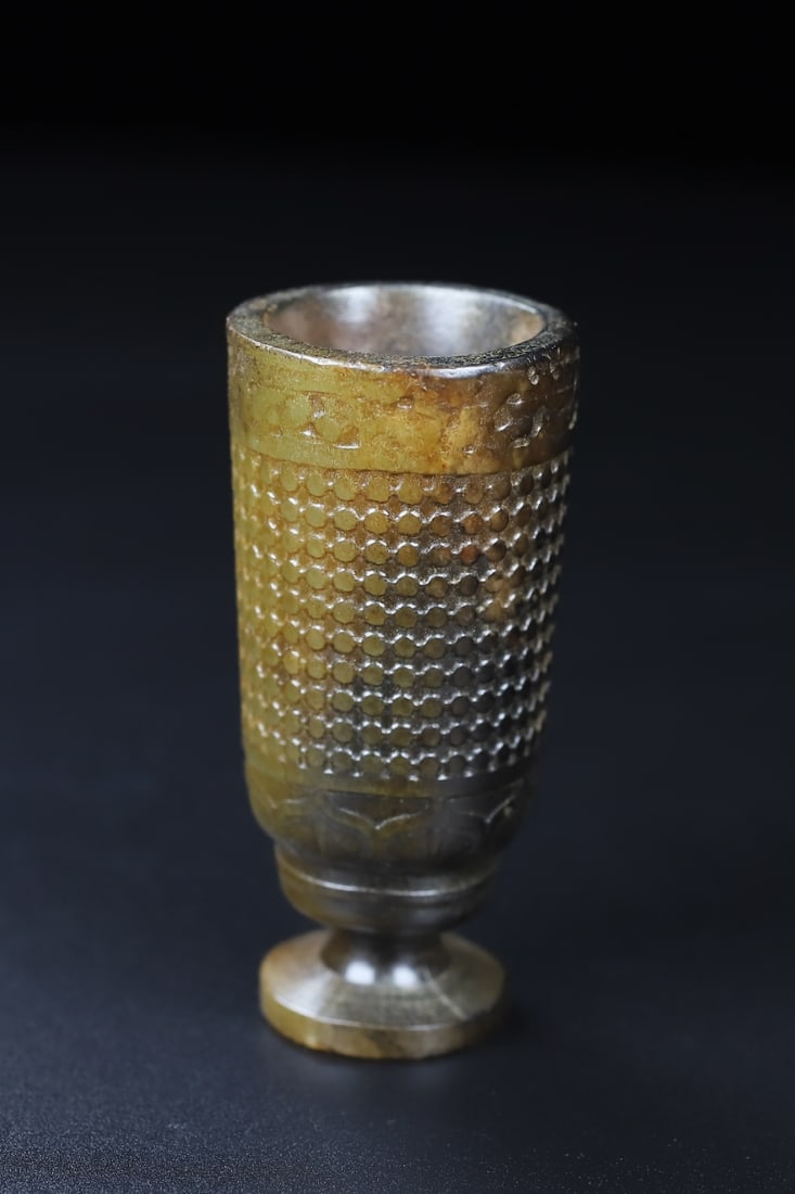 An Exquisite White Jade Cup - 8