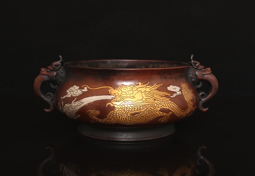 An Exquisite Silver-Gilt Bronze Dragon Pattern Dragon-Ears Censer: An Exquisite Silver-Gilt Bronze Dragon Pattern Dragon-Ears Censer,Ming Dynasty,China,With Mark,Size:3.7inx6.5in,Weight:3400g,铜鎏金鎏银龙纹龙耳