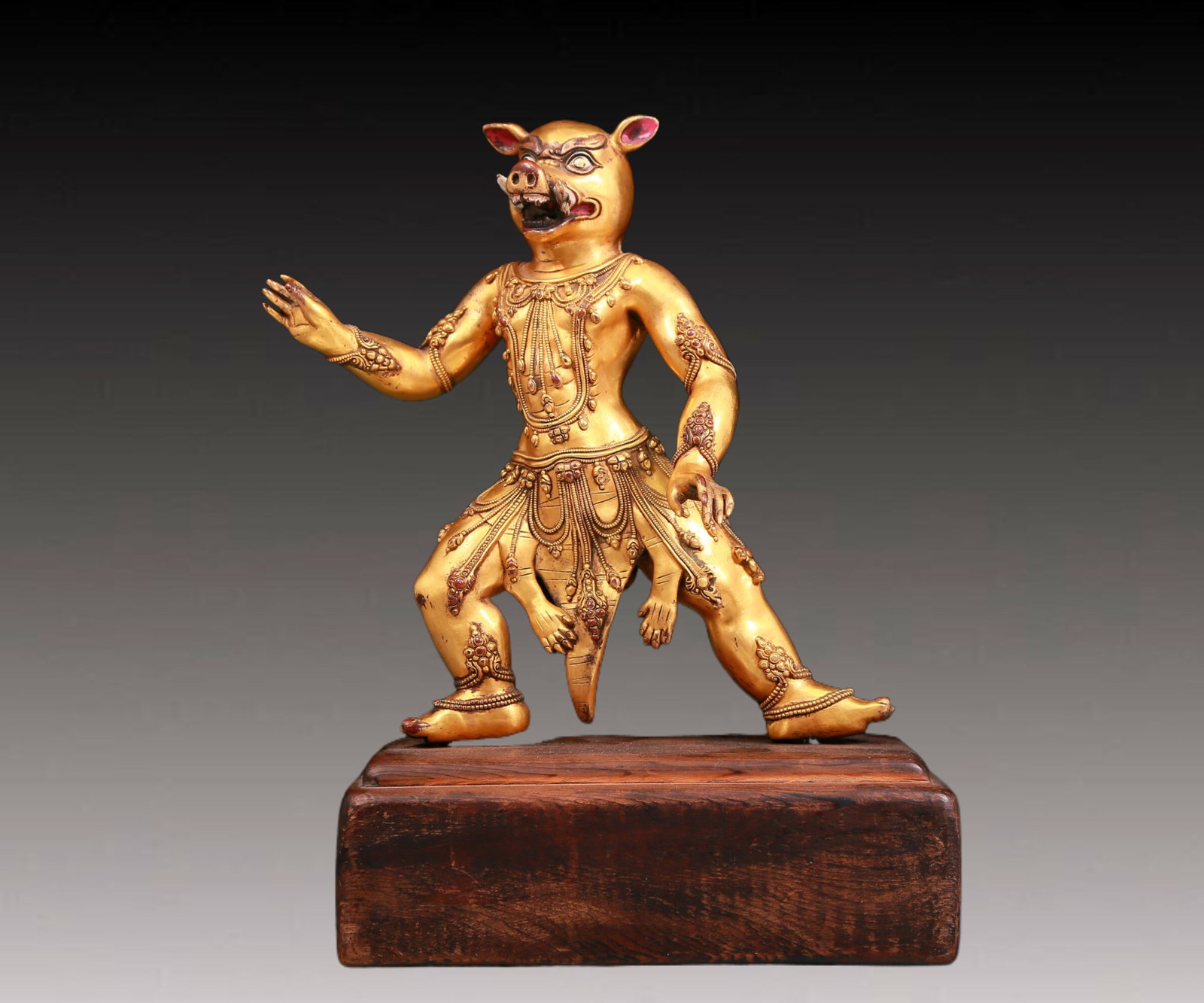 A solemn gilt bronze sculpture (1 of 10)