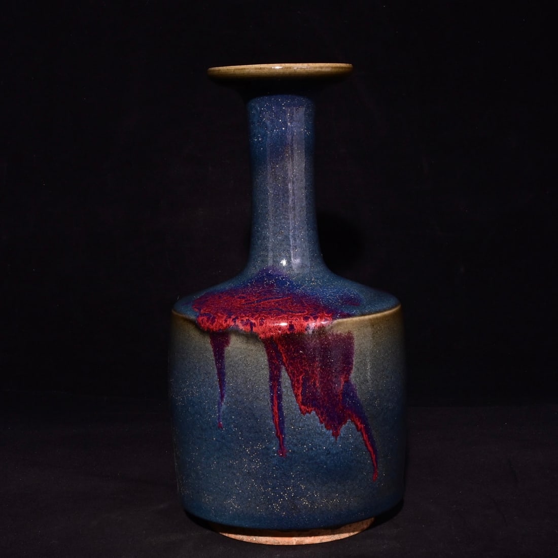 An Exquisite Jun yao Flambe Glazed Vase,: An Exquisite Jun yao Flambe Glazed Vase,Song Dynasty, China,With Mark,Size:9.8inx5.1in钧窑窑变釉瓶