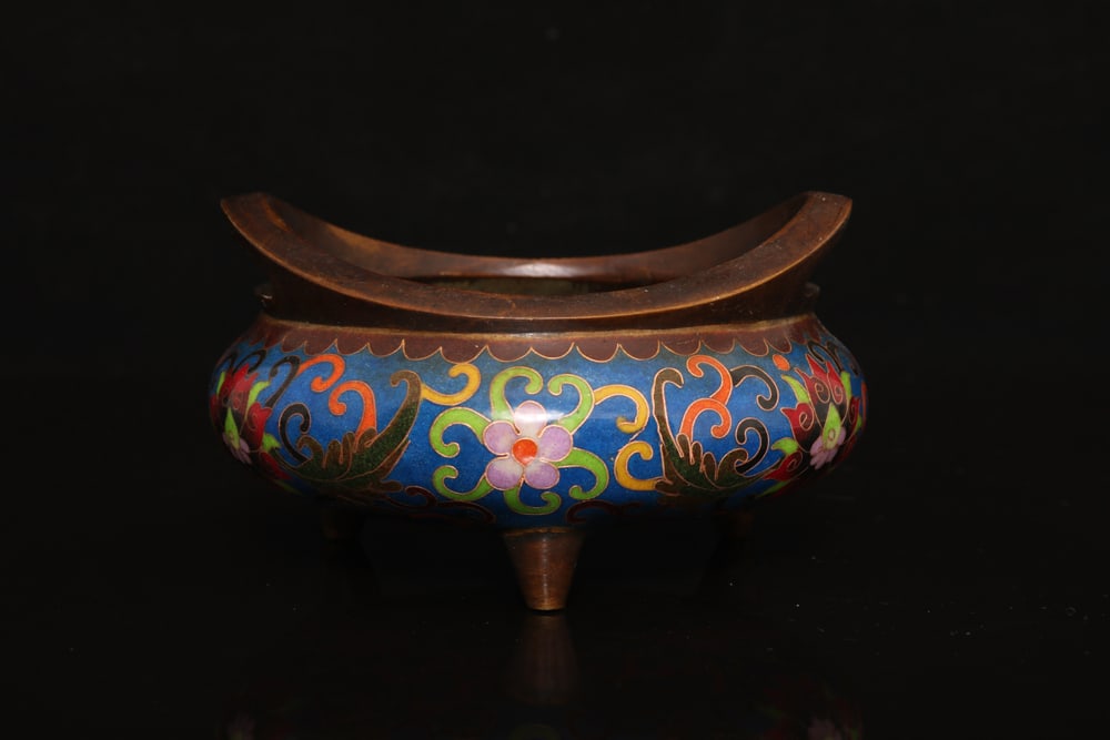 An Exquisite Cloisonne Lotus Pattern Censer: An Exquisite Cloisonne Lotus Pattern Censer,Qing Dynasty,China,with Qianlong Four-character Mark,Size:3.1inx5.2in,Weight:966g,景泰蓝缠枝莲纹香炉,&