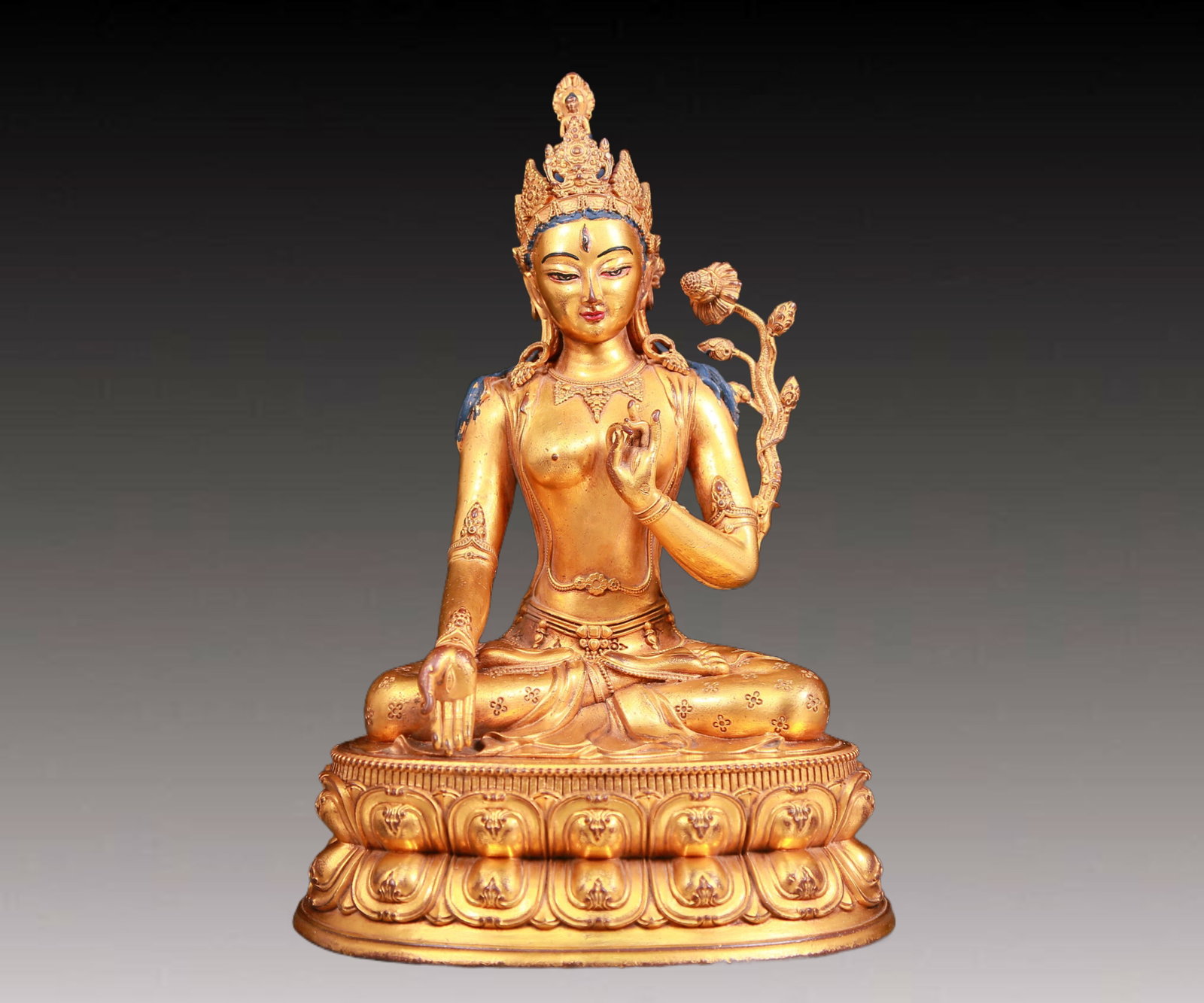 A solemn gilt bronze statue of Tara: A solemn gilt bronze statue of Tara,Kangxi seven-character mark,Qing Dynasty,China. Tara has an elegant posture,with a peaceful and compassionate expression. Her face is soft and A solemn,and her eyes
