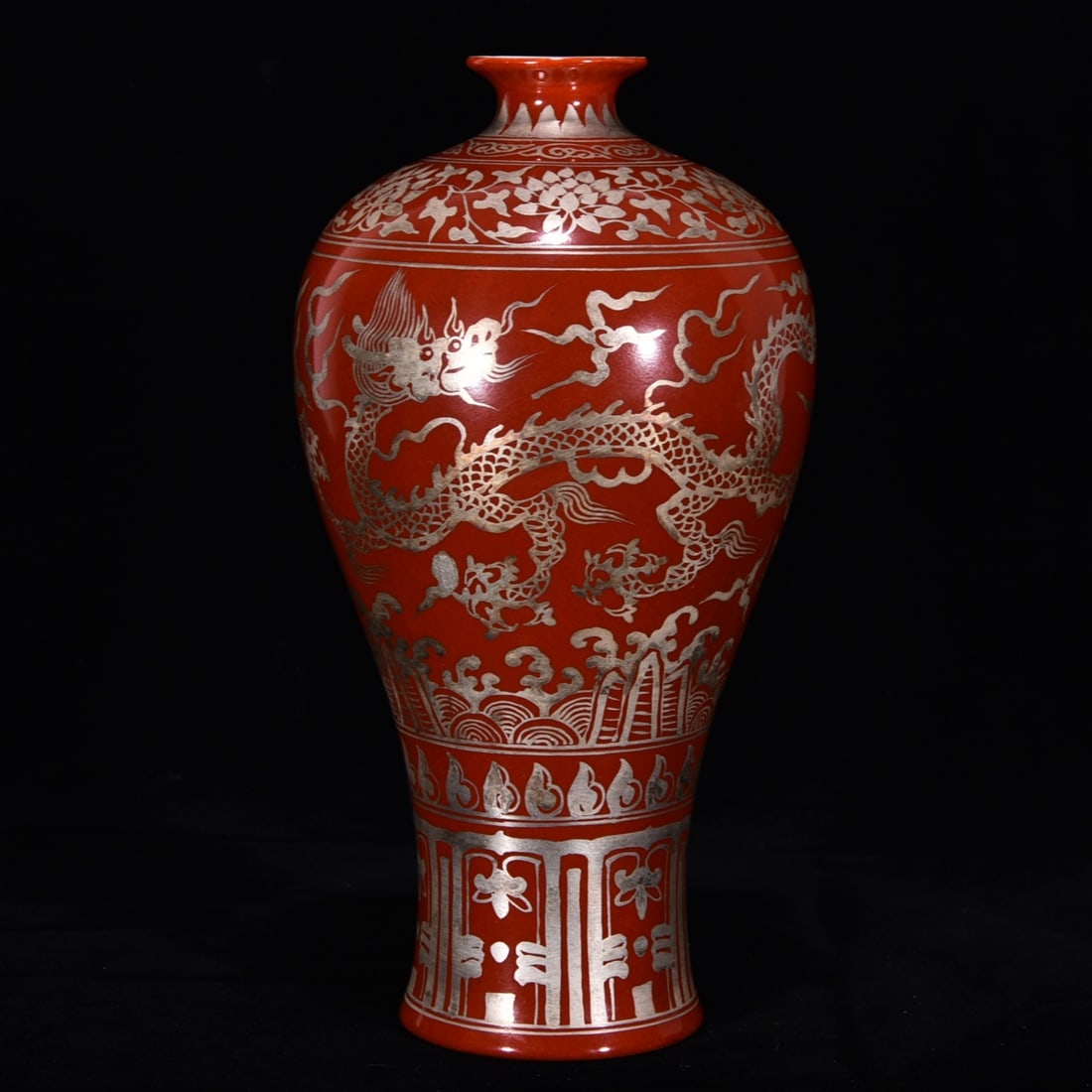 An Exquisite Iron-Red Painted Silver Dragon Pattern Vase: An Exquisite Iron-Red Painted Silver Dragon Pattern Vase,Ming Dynasty,China,with Chenghua Six-character Mark,Size:9.1inx4.7in,矾红釉描银龙纹瓶,中&
