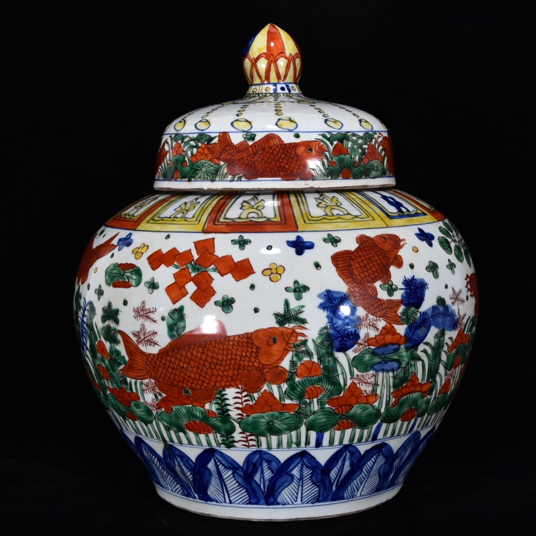 An Exquisite Wucai Blue and White Hornwort Pattern Jar (1 of 9)